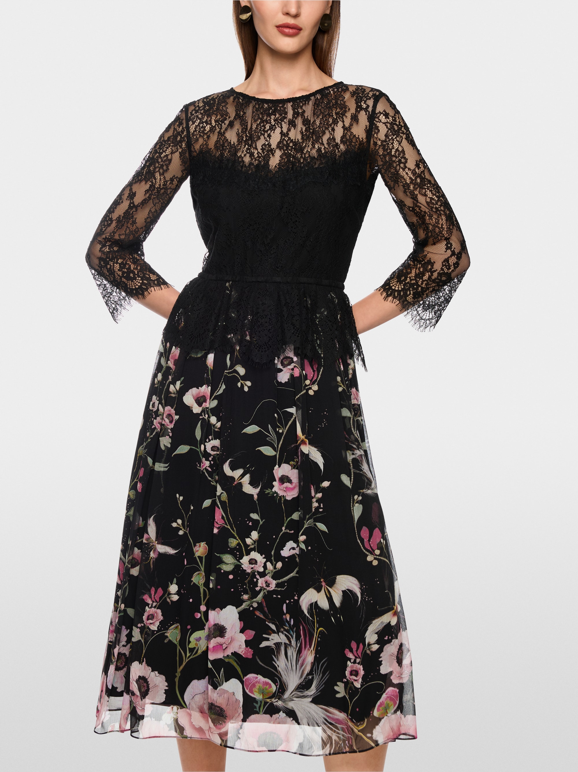 Kleid mit Spitze und Blumenmuster