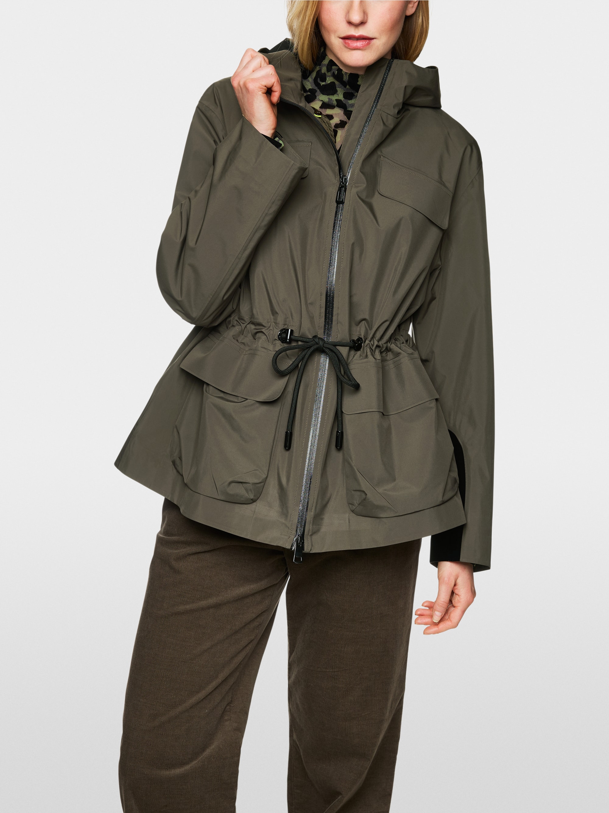Veste outdoor avec cordon coulissant