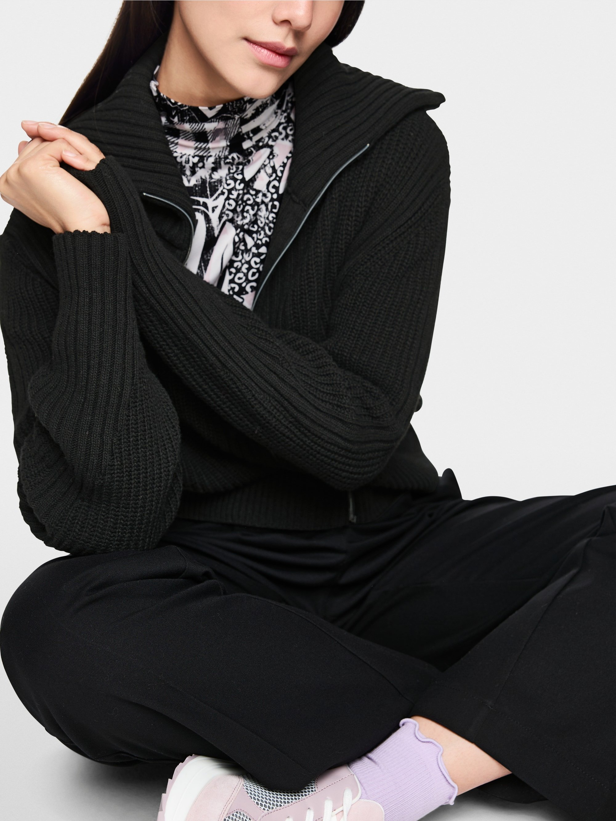 Knitted in Germany Cardigan mit Kragen