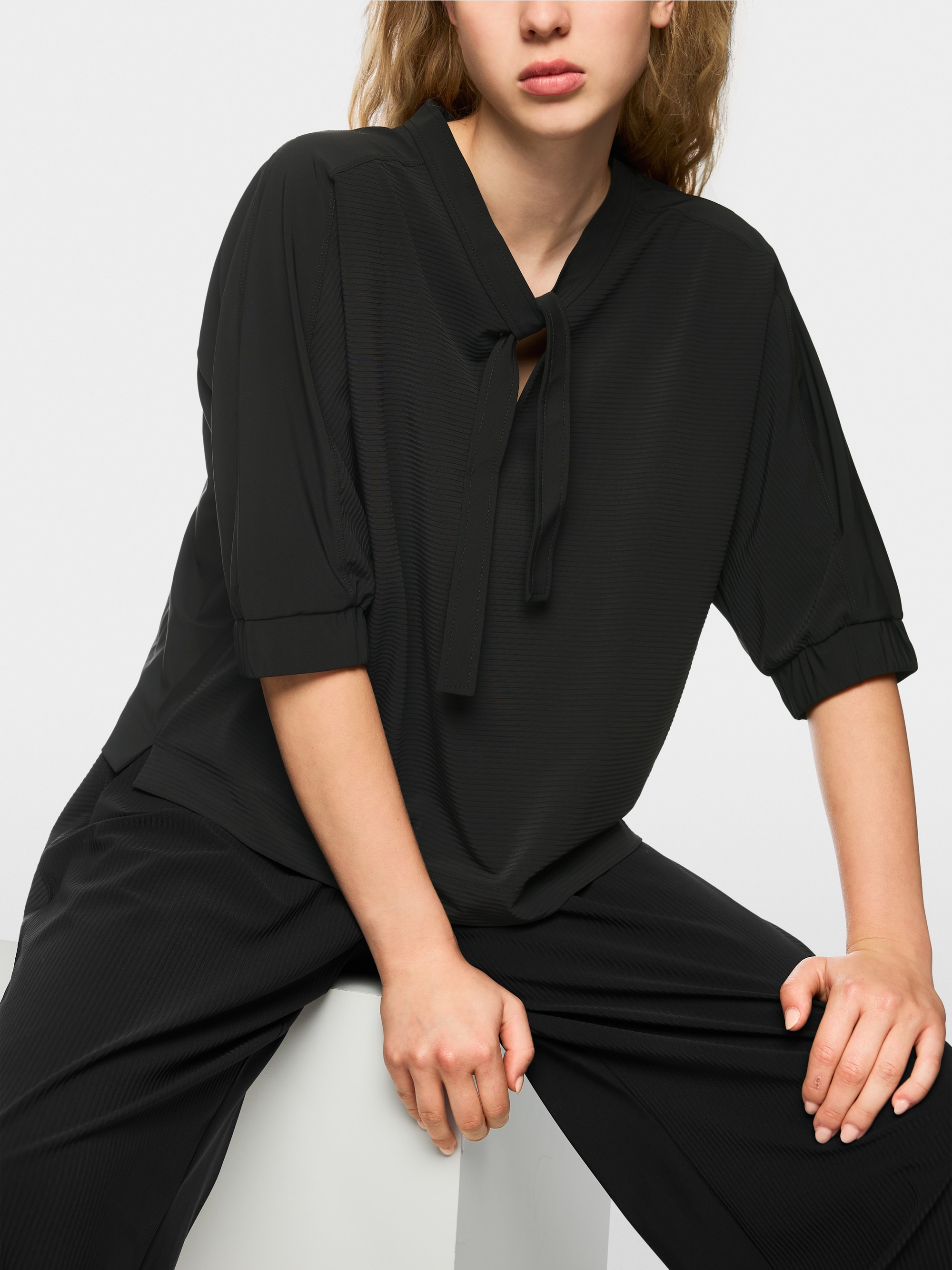Shirt met strik ”Rethink Together”