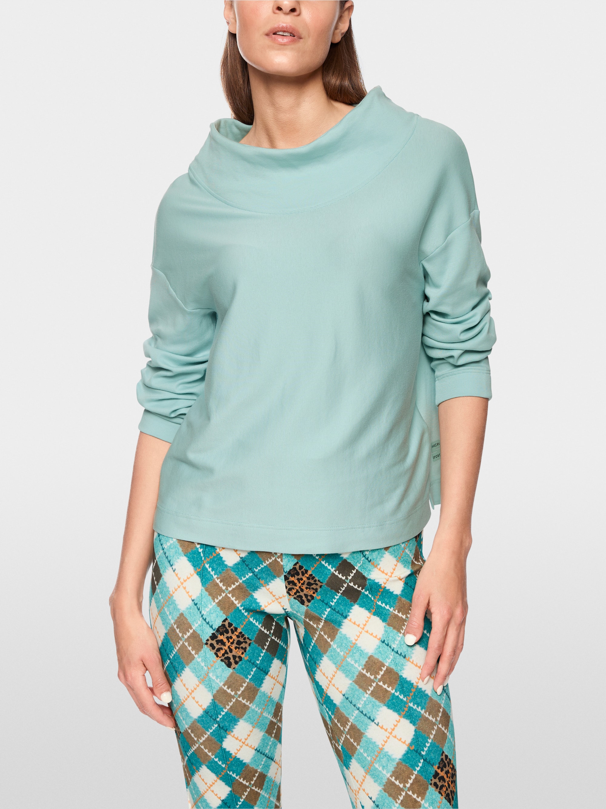 Long-sleeved shirt with boat neck