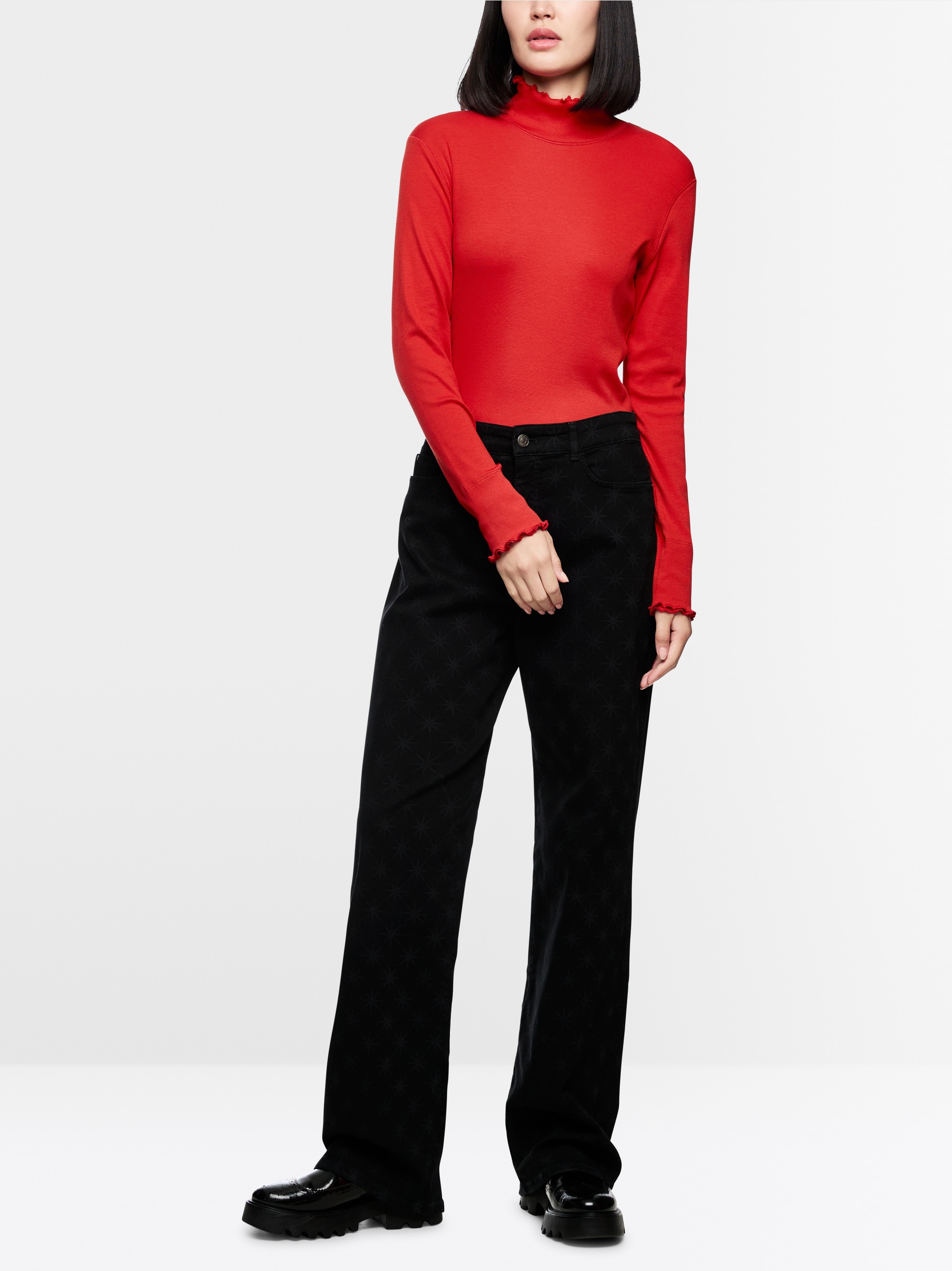Plain long-sleeved turtleneck shirt