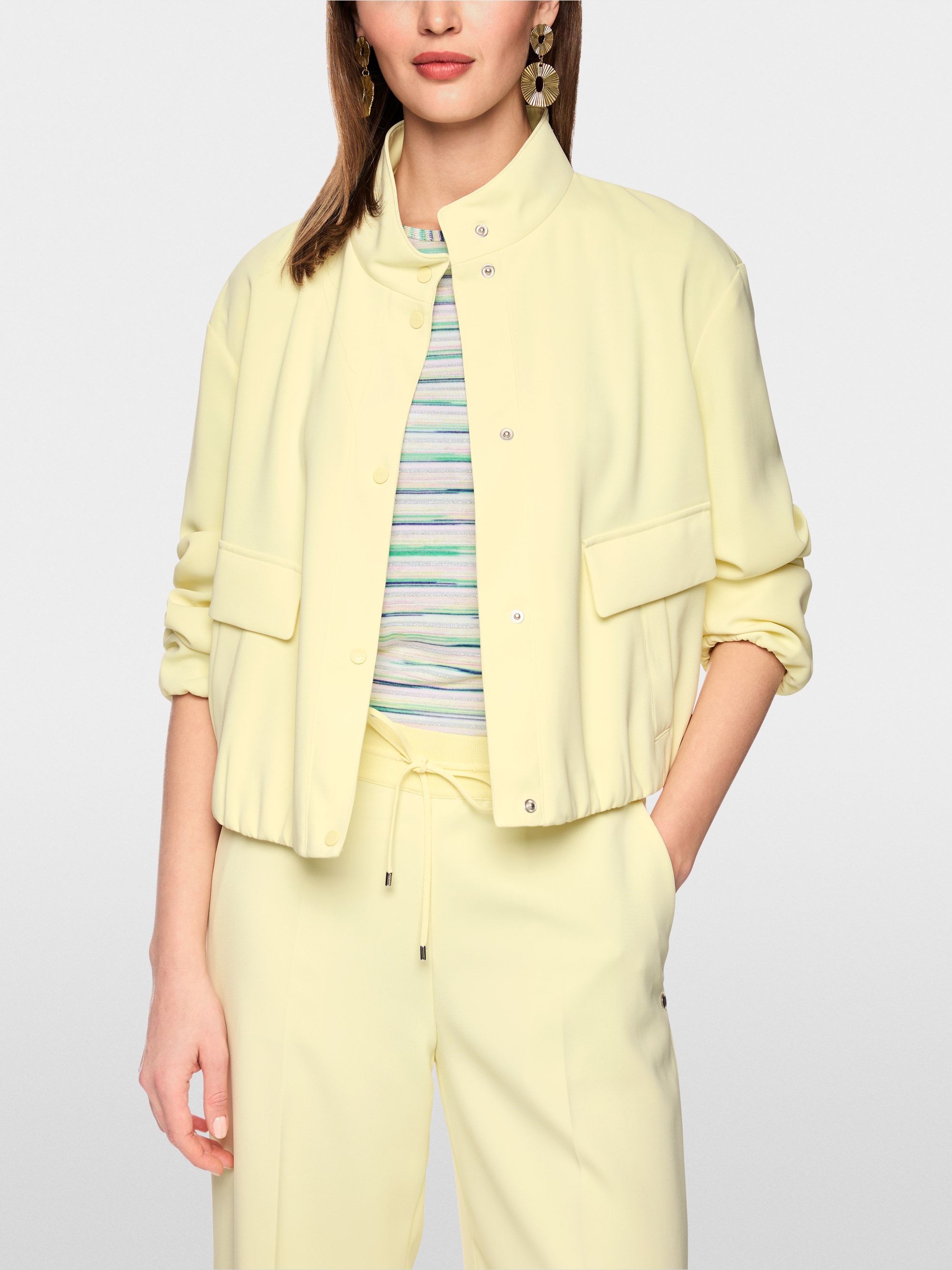 Jacket with small stand-up collar