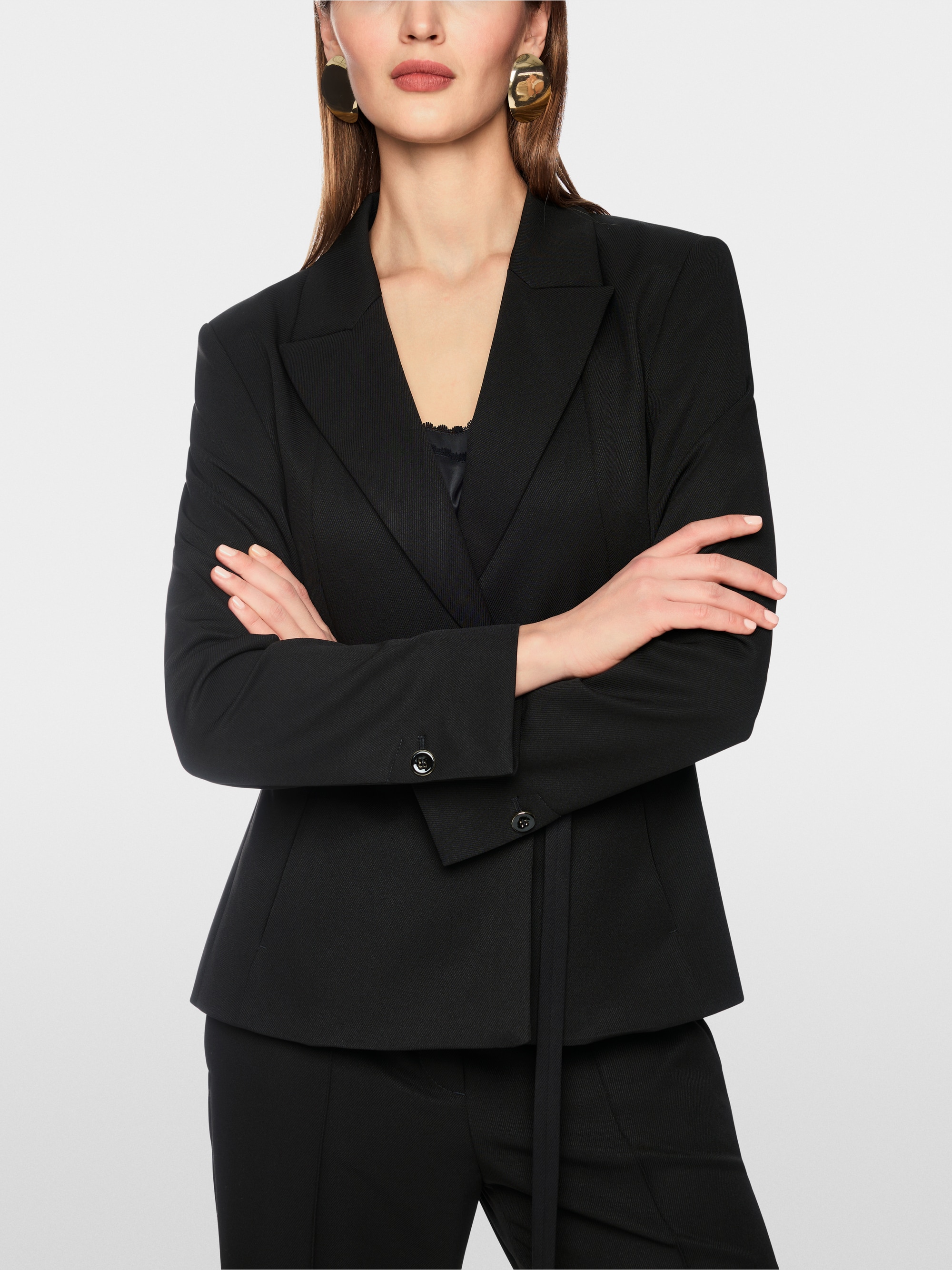 Elegant blazer with waist belt