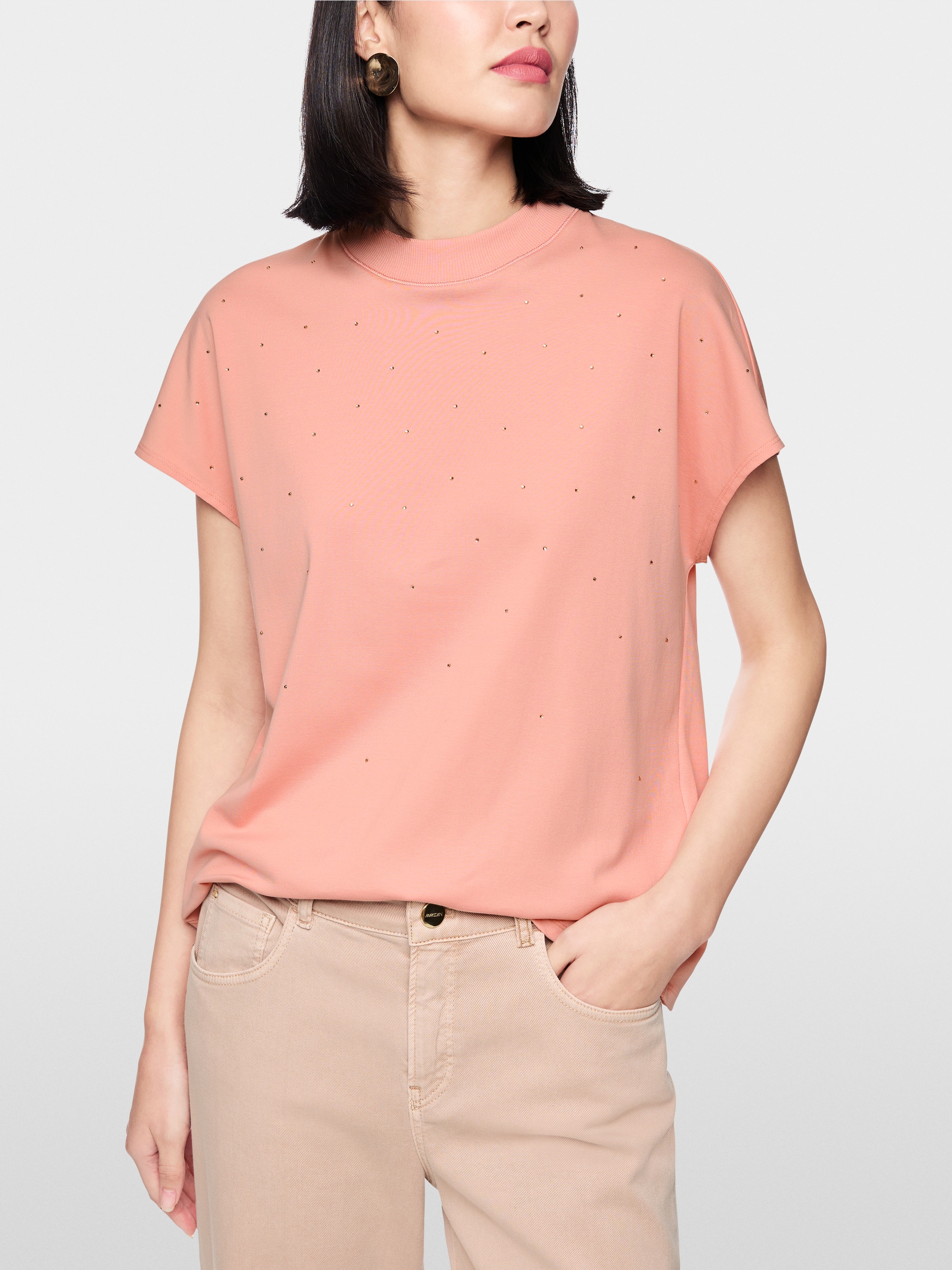 Short-sleeved T-shirt with hotfix stones