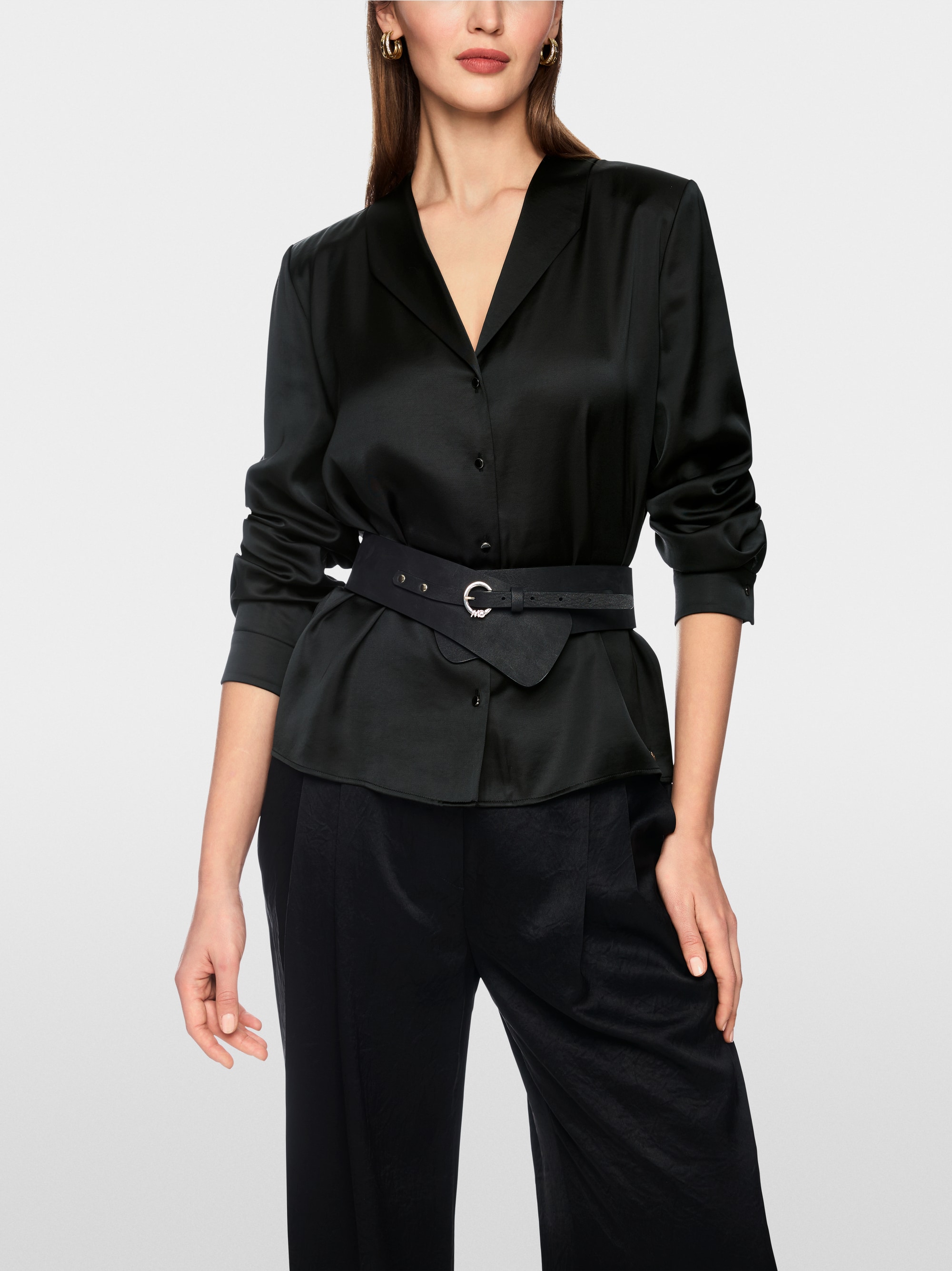 Blouse with lapel collar