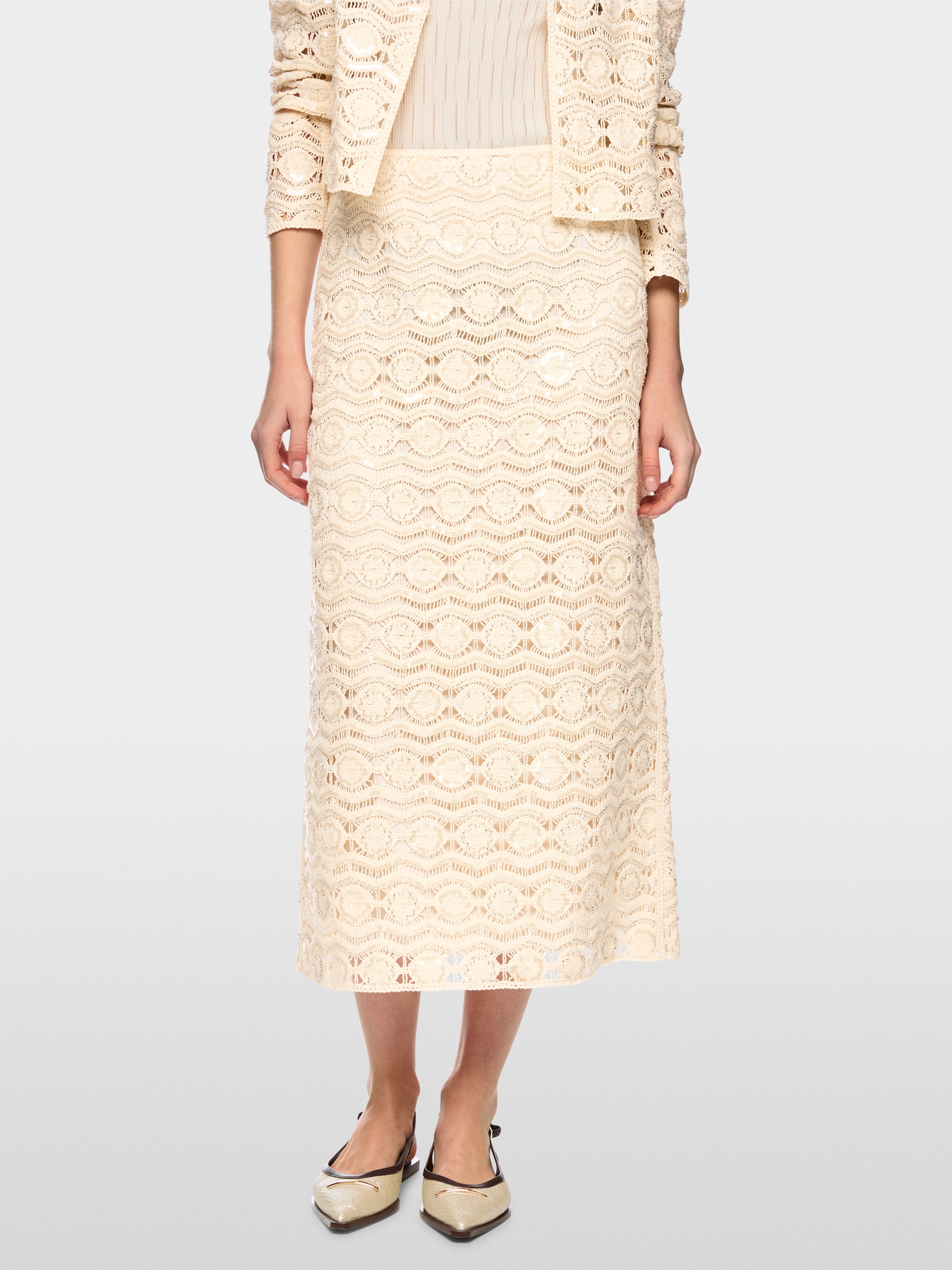 Openwork skirt with mini beads