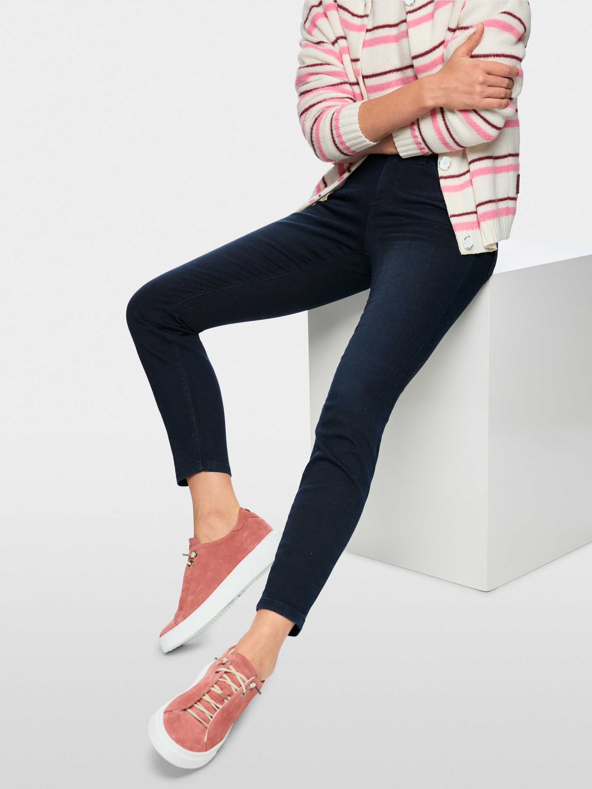 SILVI slim-fit jeans with low waistband