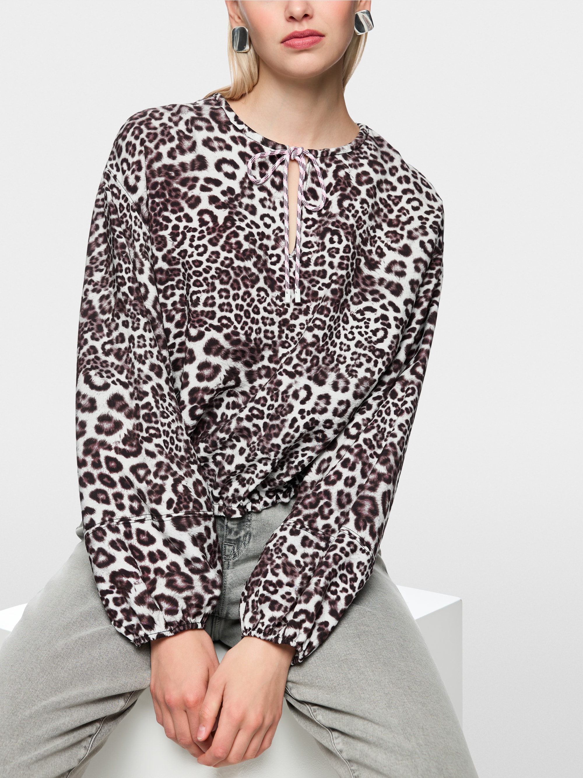Blouse with leopard print