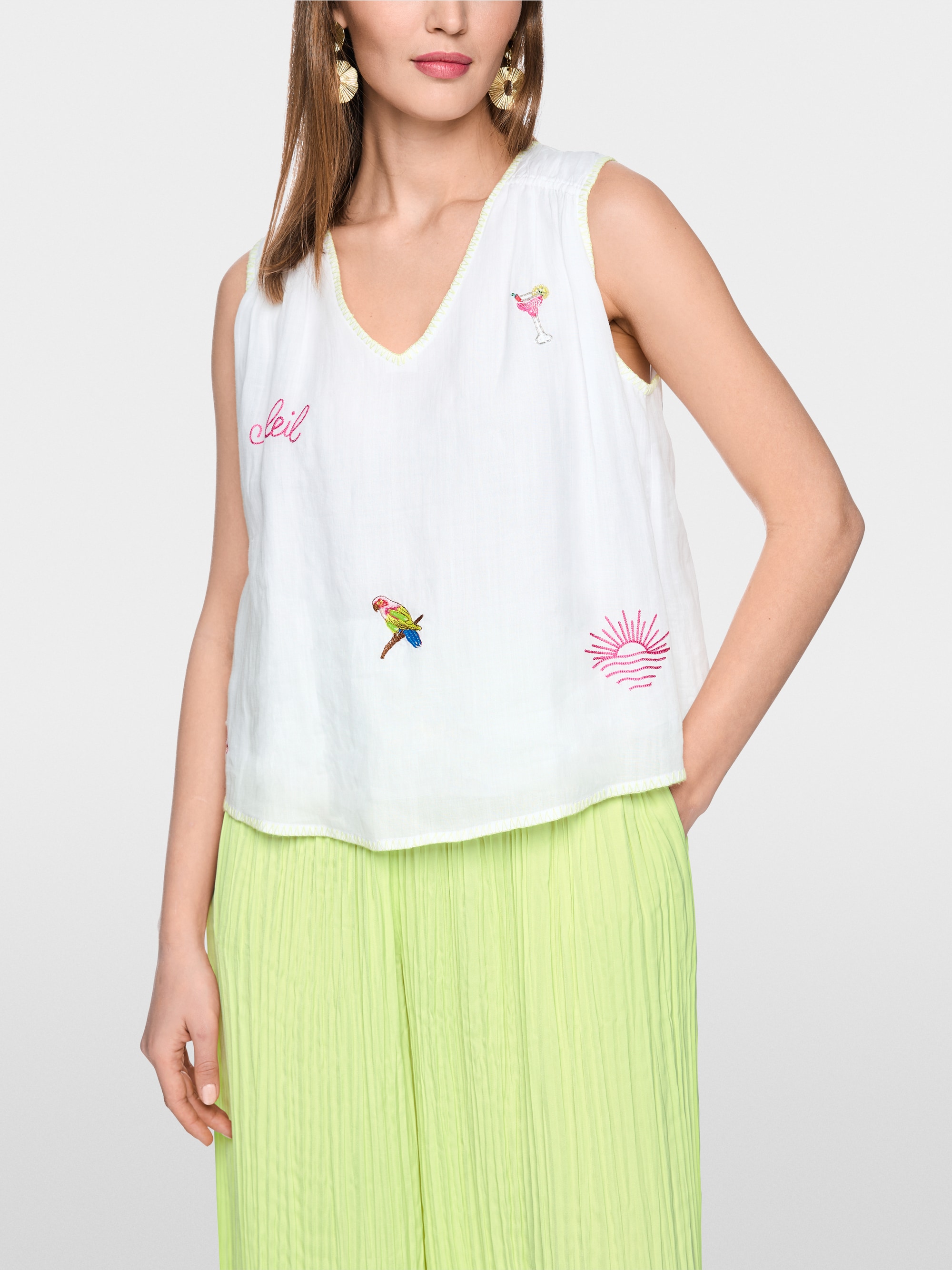 Loose top with embroidered patches