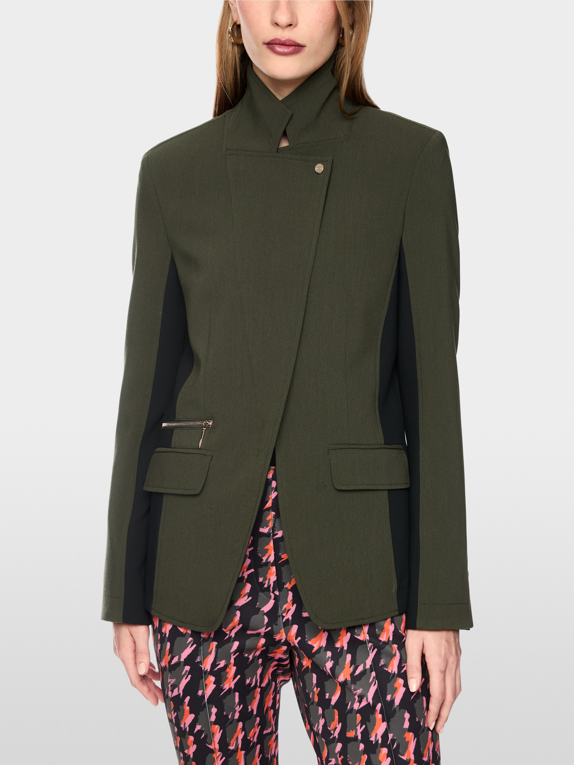 Blazer with contrasting stripes