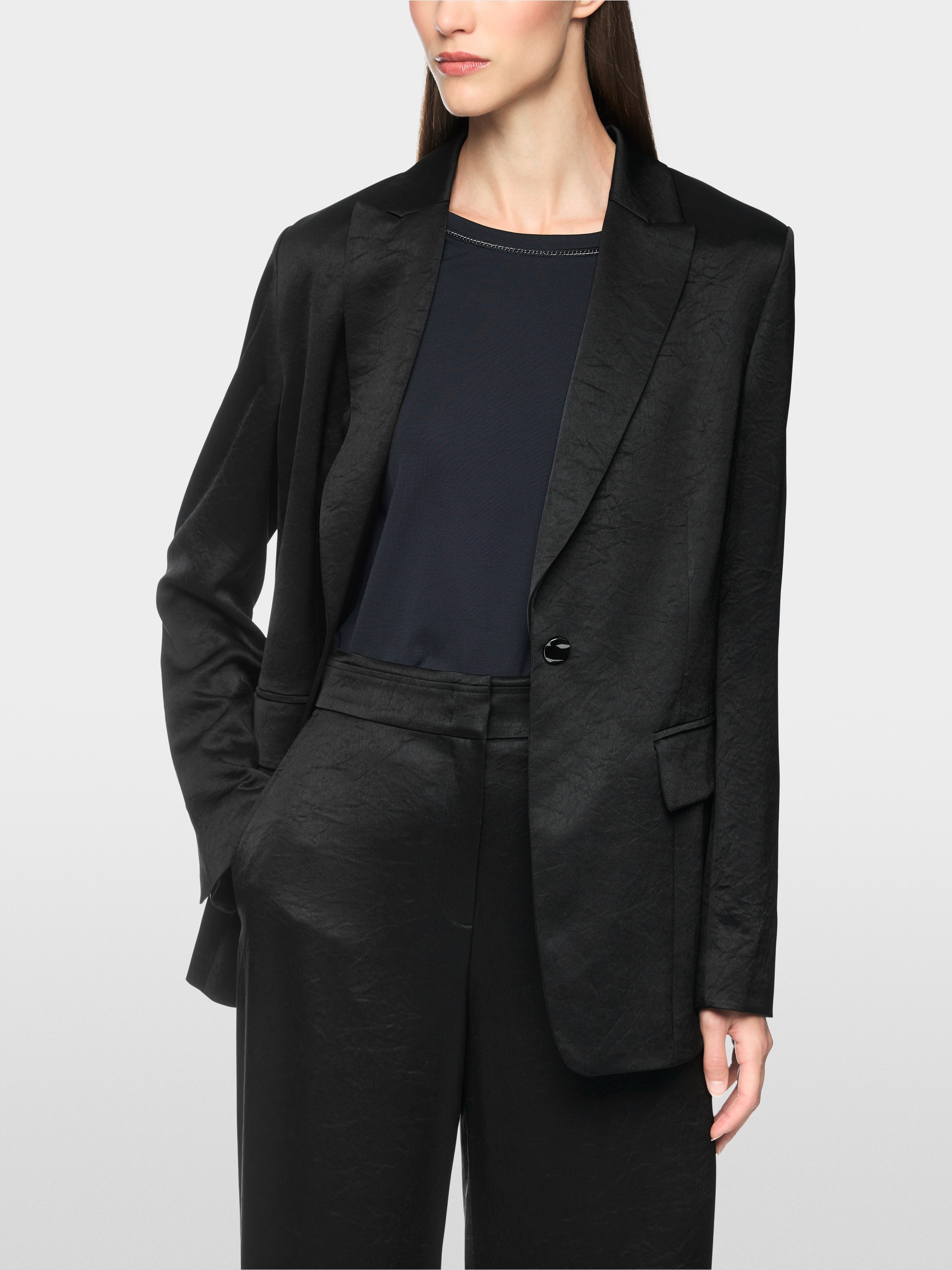 Blazer en satin avec bouton argenté