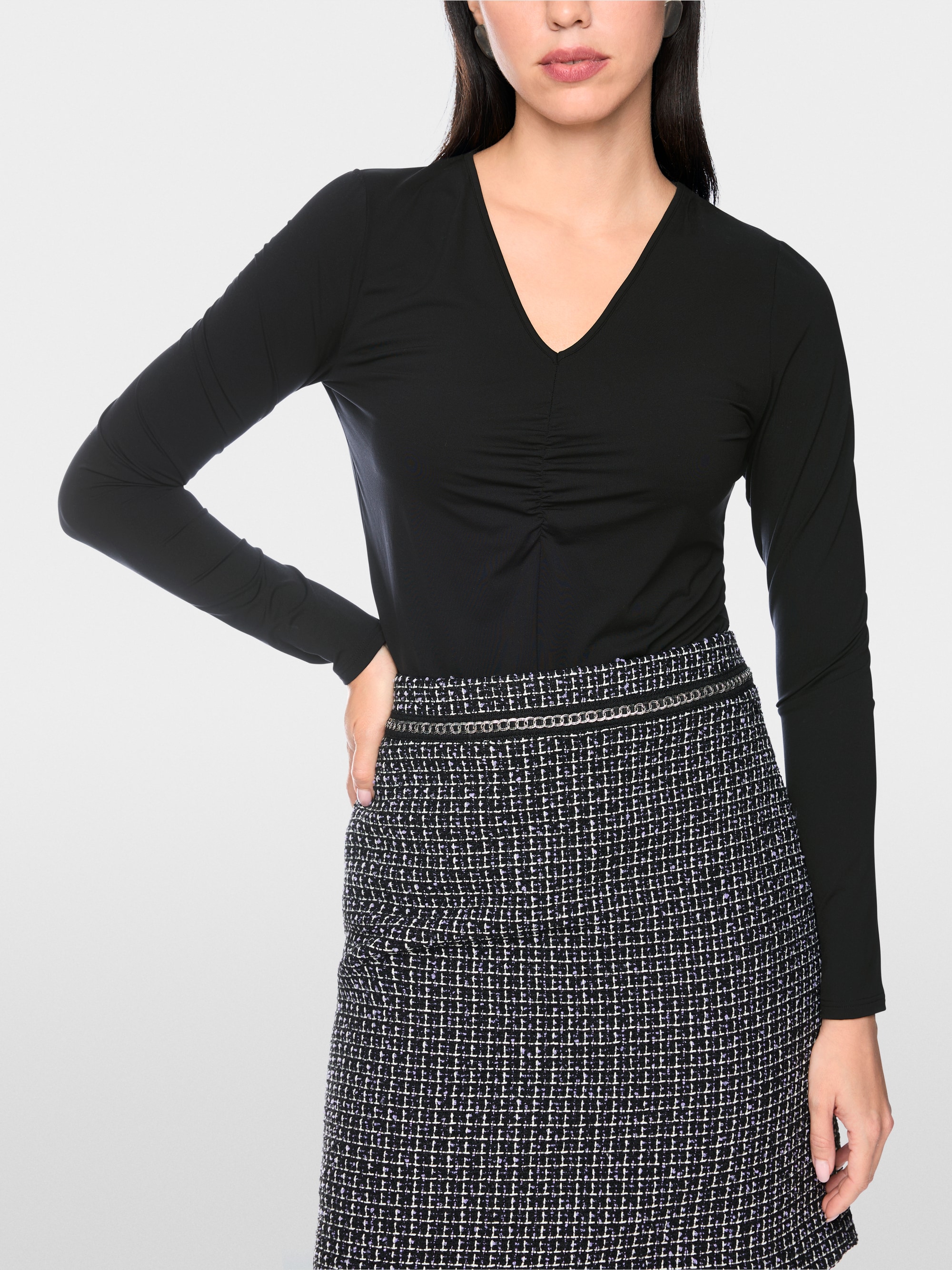 Refined long-sleeved stretch top