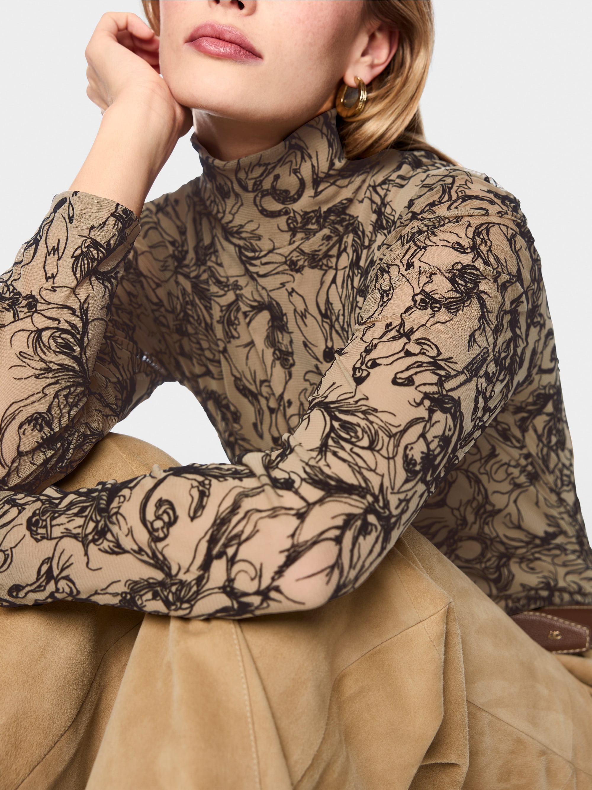 Shirt with velvet flocking