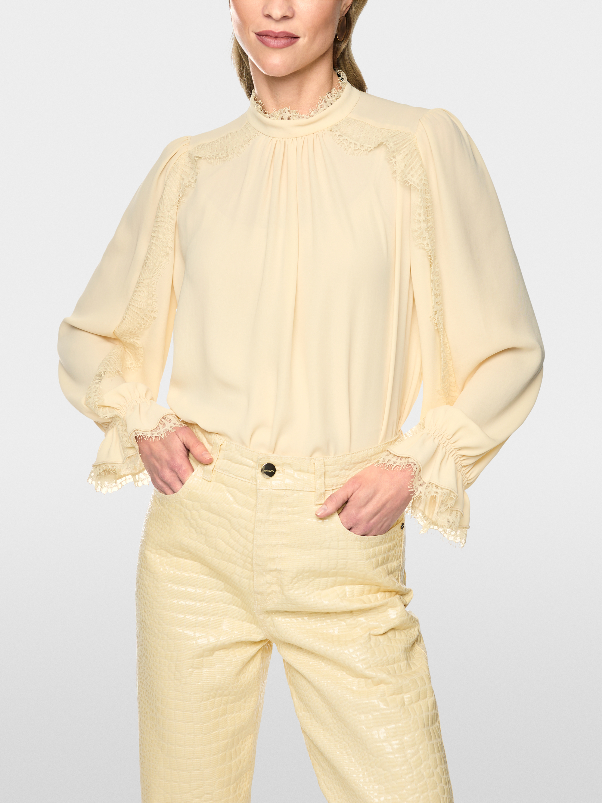 Flowing blouse with lace
