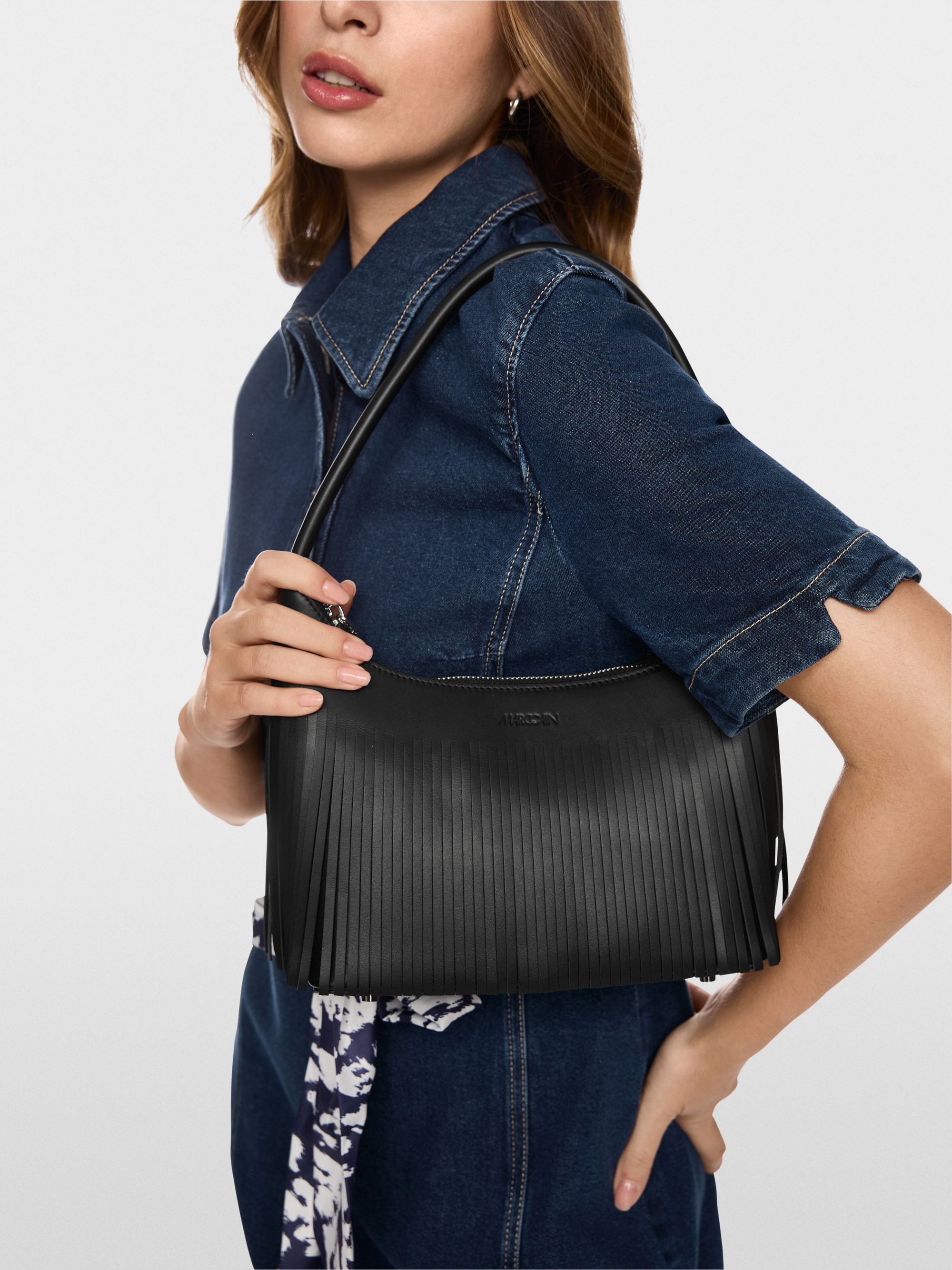 Shoulder bag with fringes