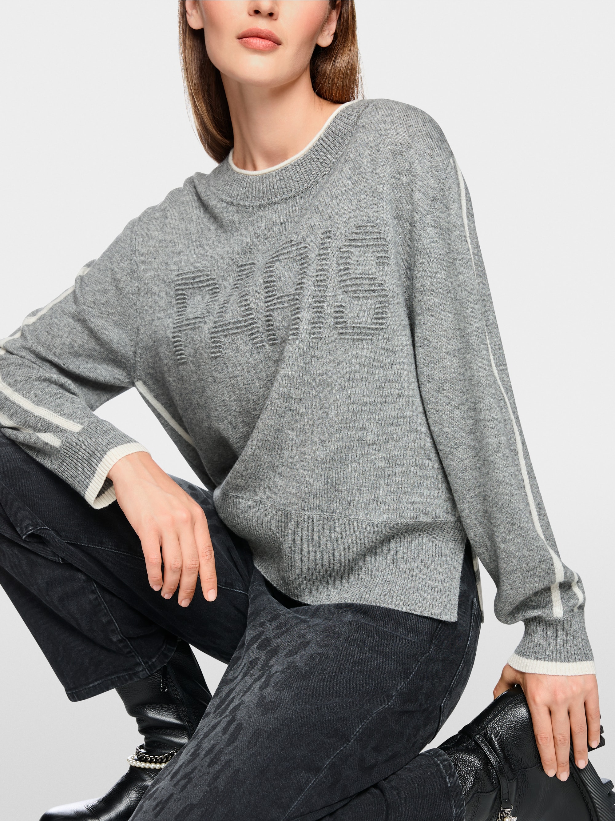 Knitted jumper with lettering