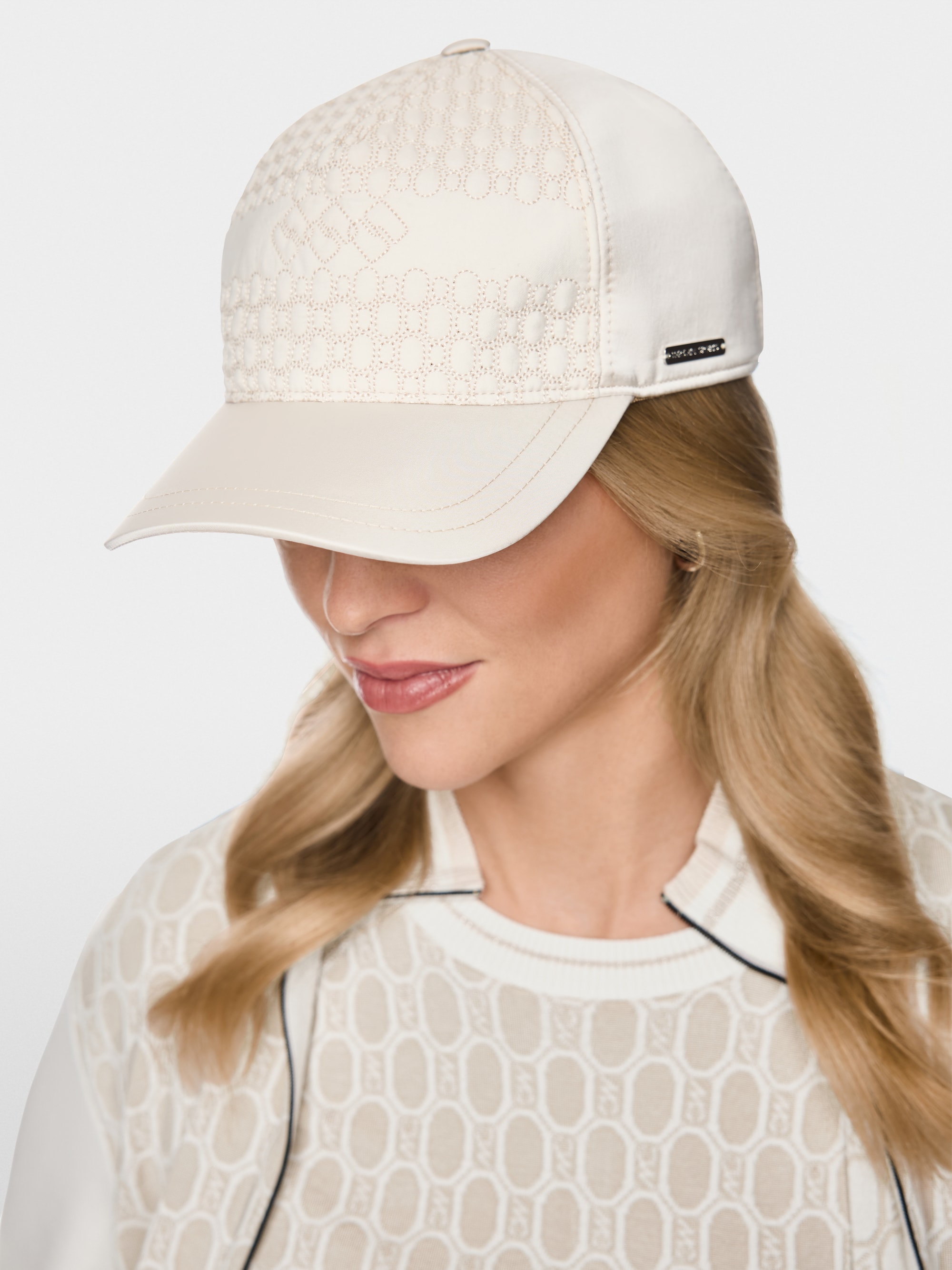 Casquette à visière avec surpiqûres
