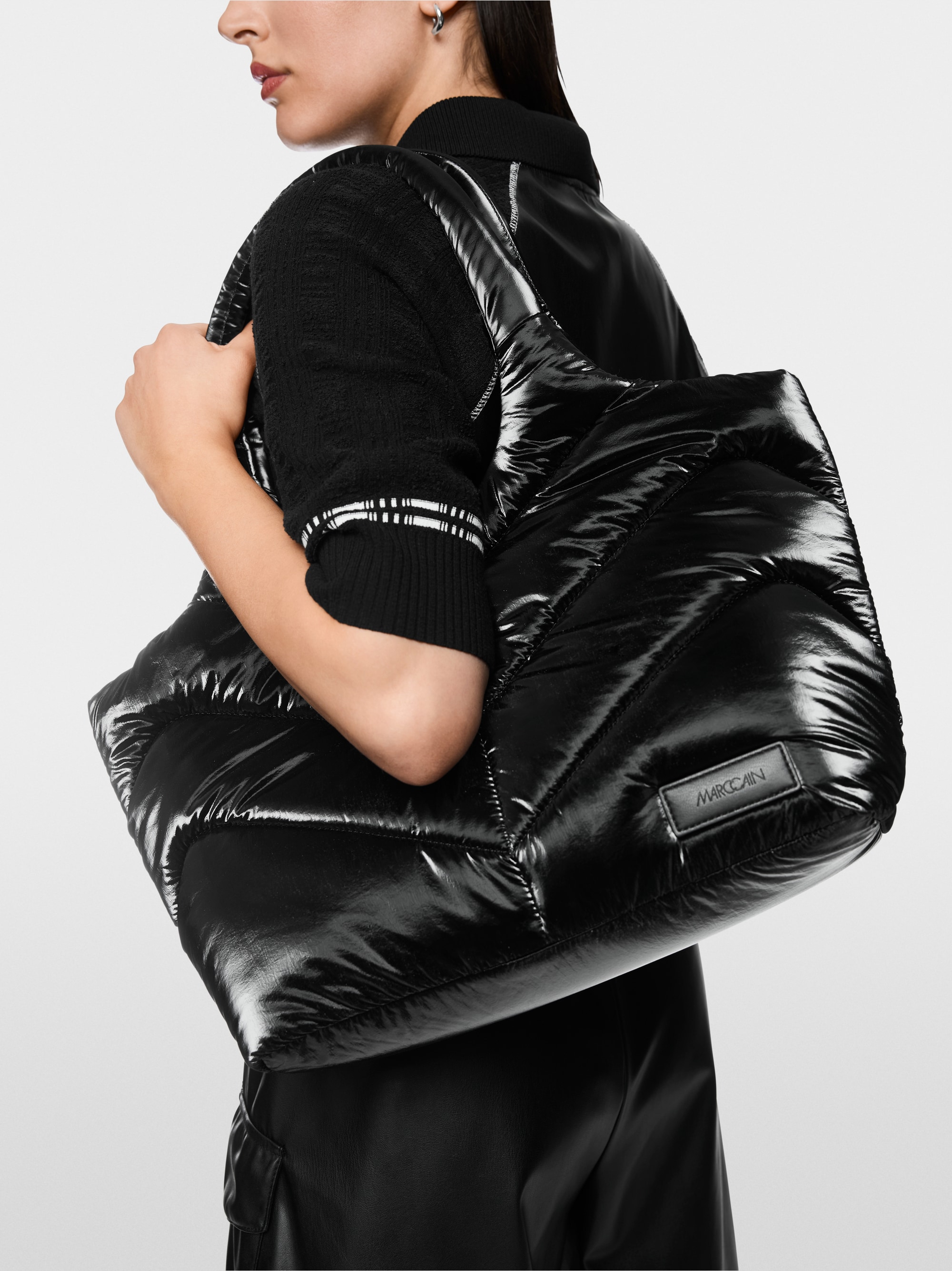Padded shopper with metallic effect