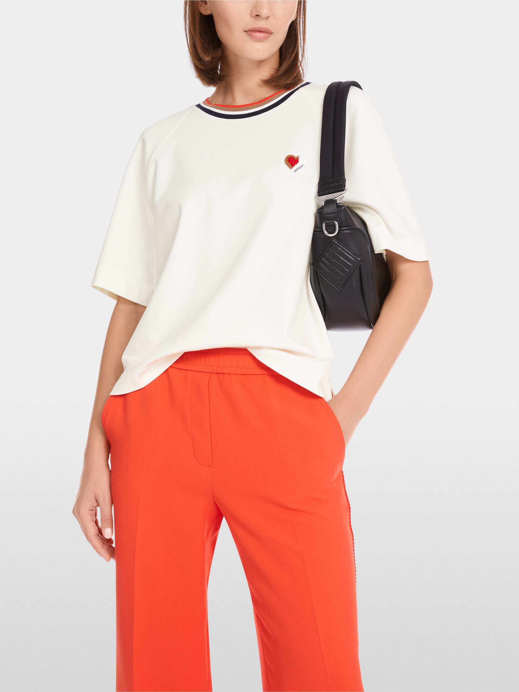 Cropped short-sleeve T-shirt