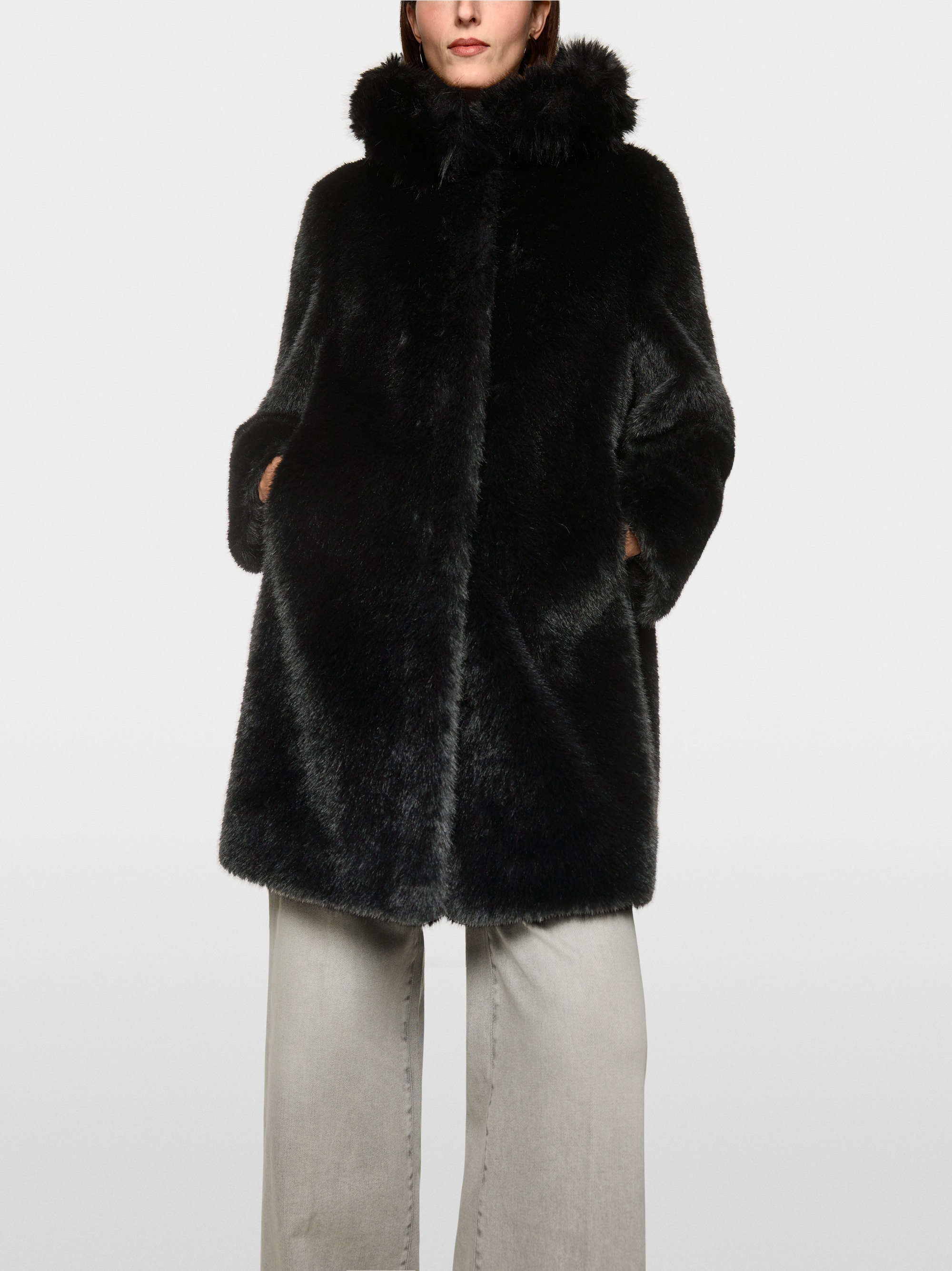 Mantel aus Fake Fur mit Kapuze