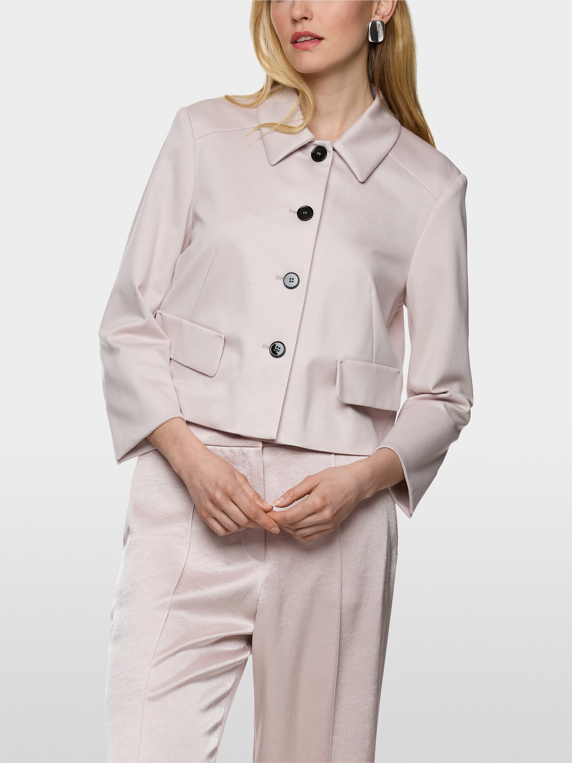 Kurzjacke mit Ärmelschlitzen