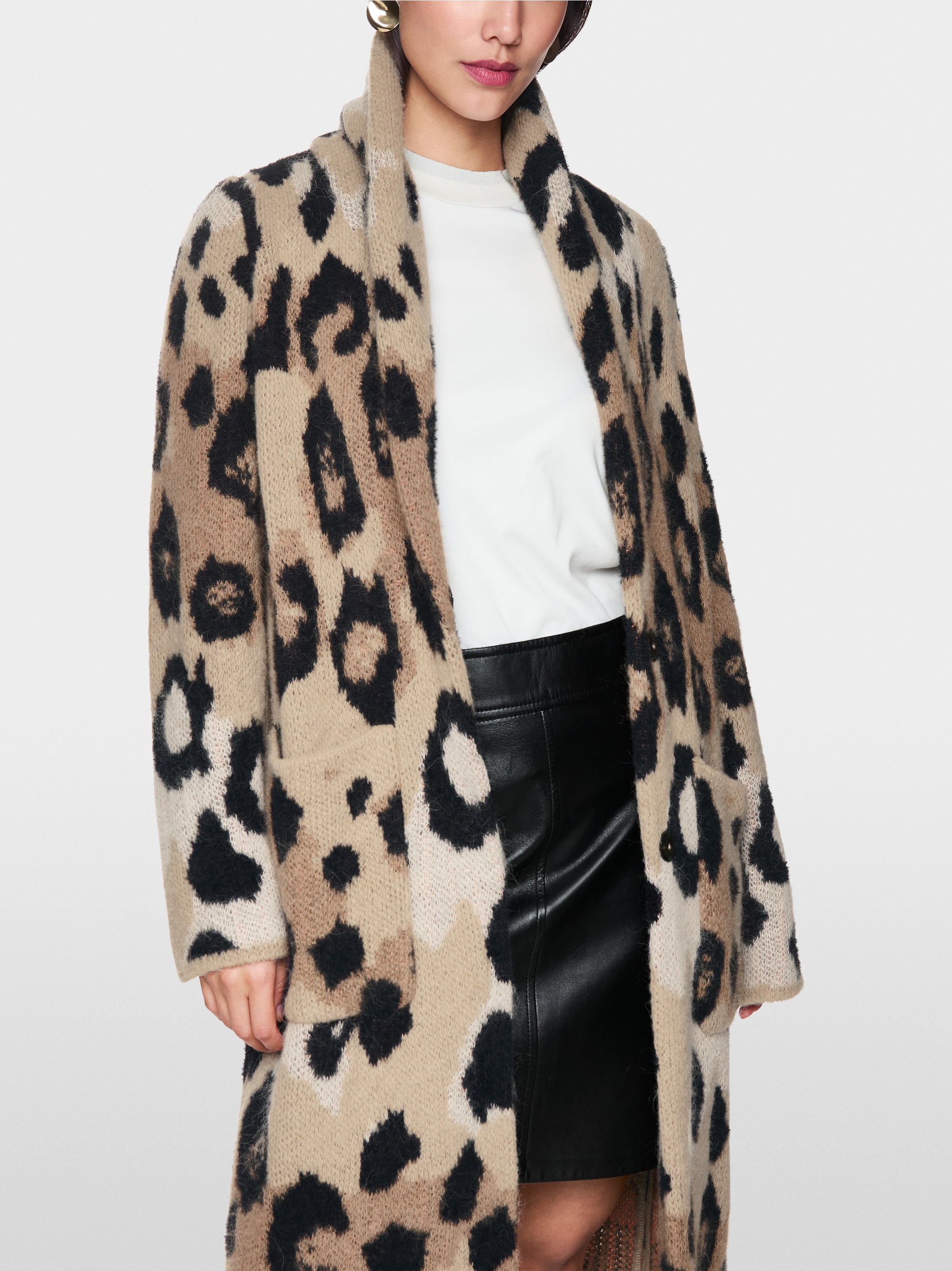 Cardigan léopard tricoté en Allemagne