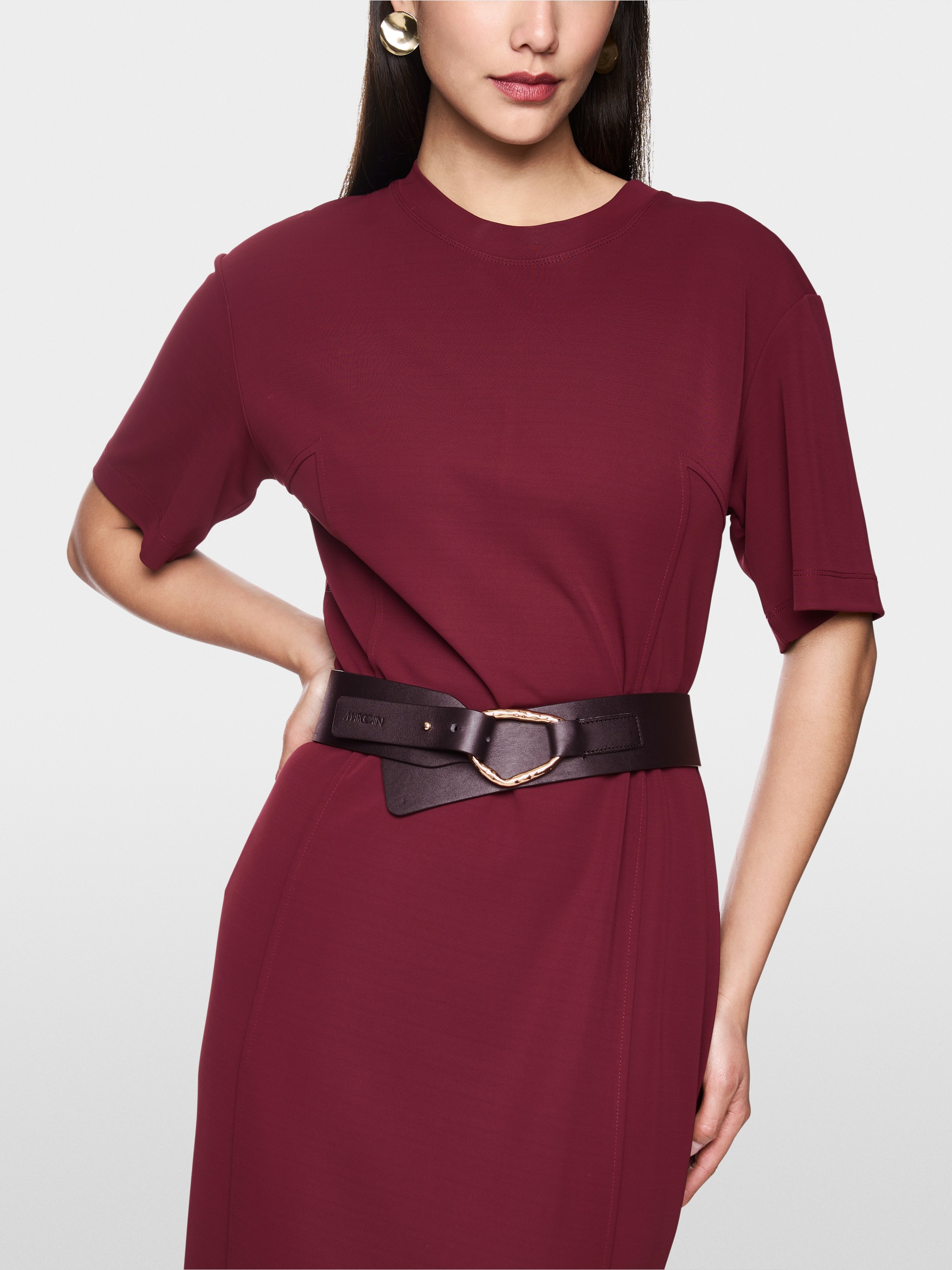 Robe midi sportive et chic avec fente