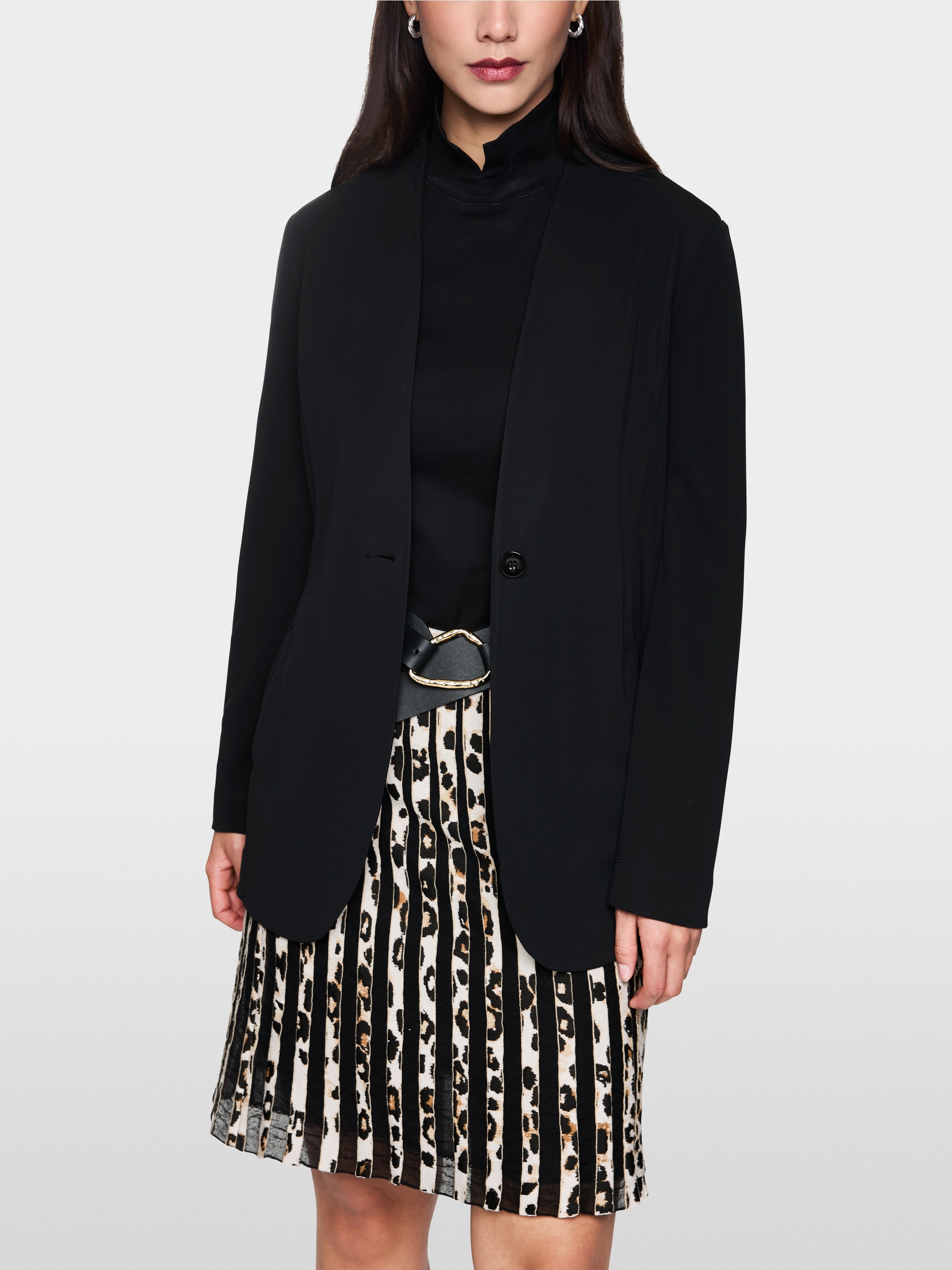 Slightly fitted blazer