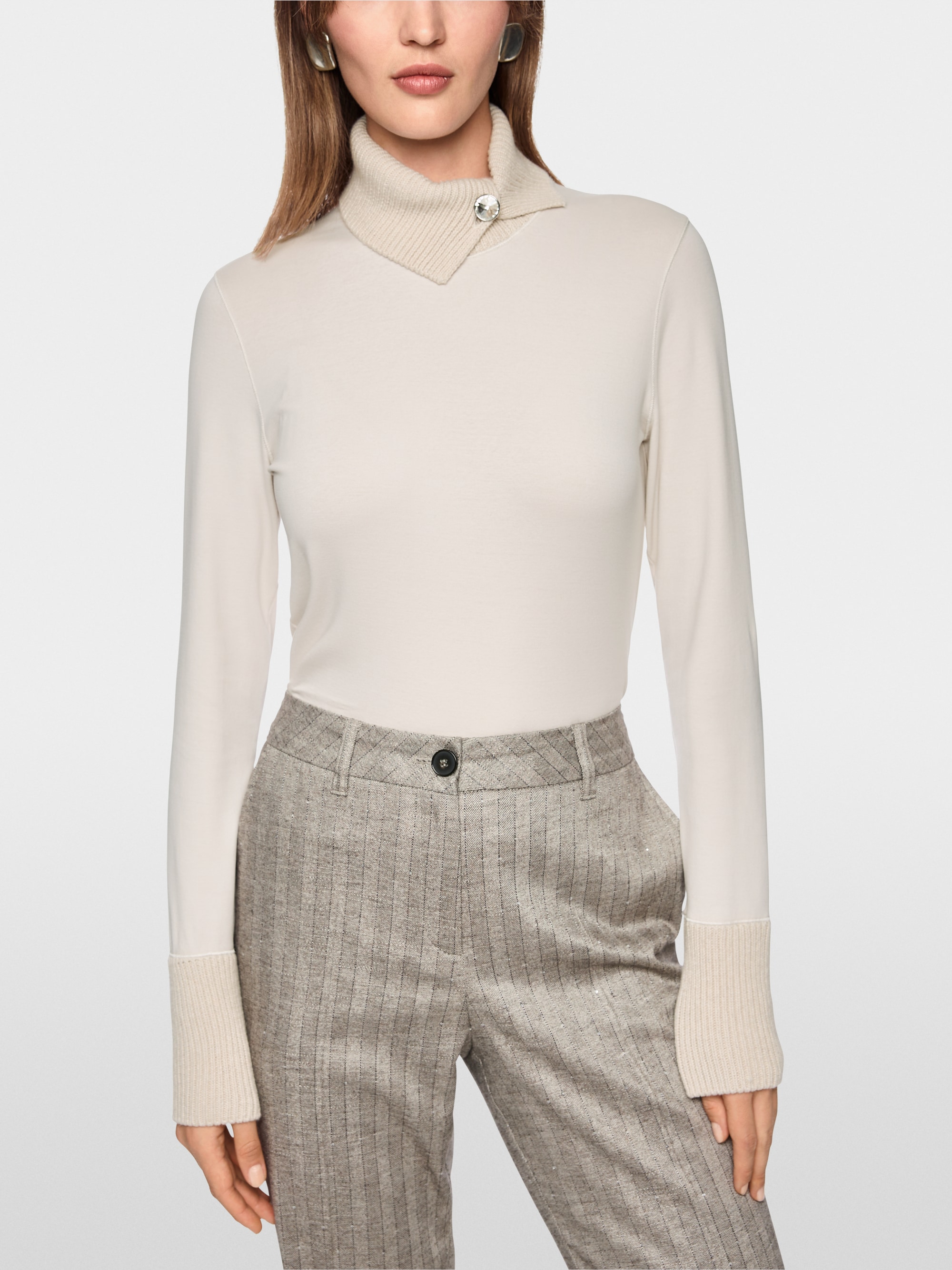 Long-sleeved top with knit collar