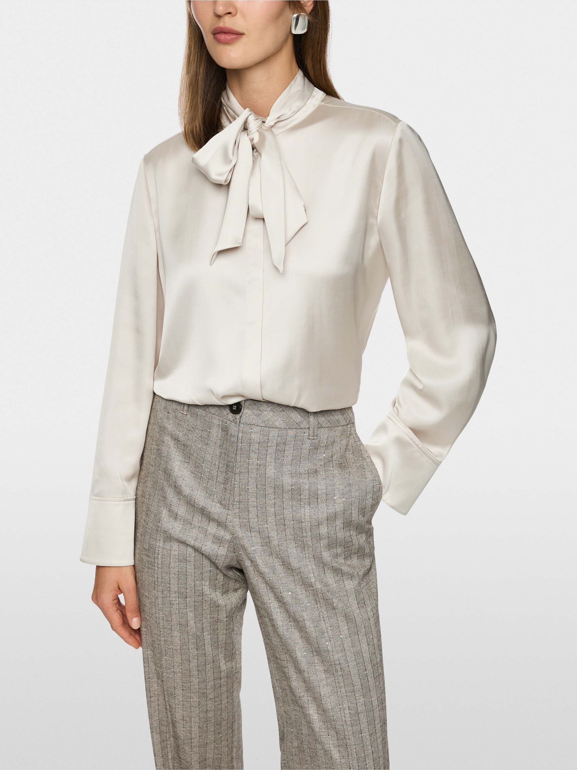 Feminine blouse with bow