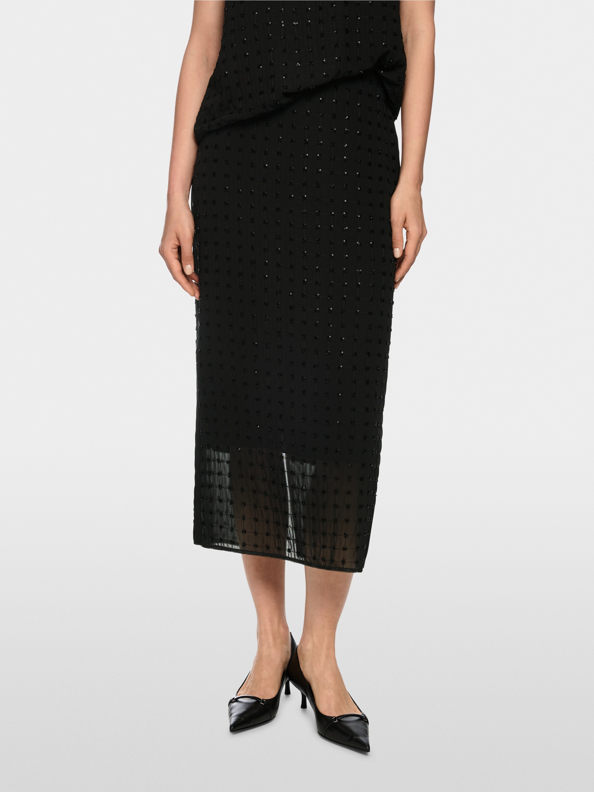 Elegant skirt with sequins