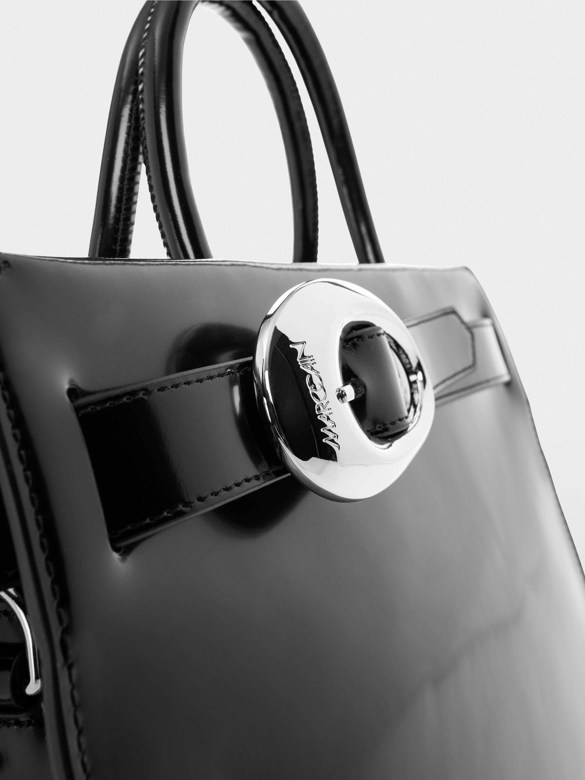 Elegante handtas met gesp met logo