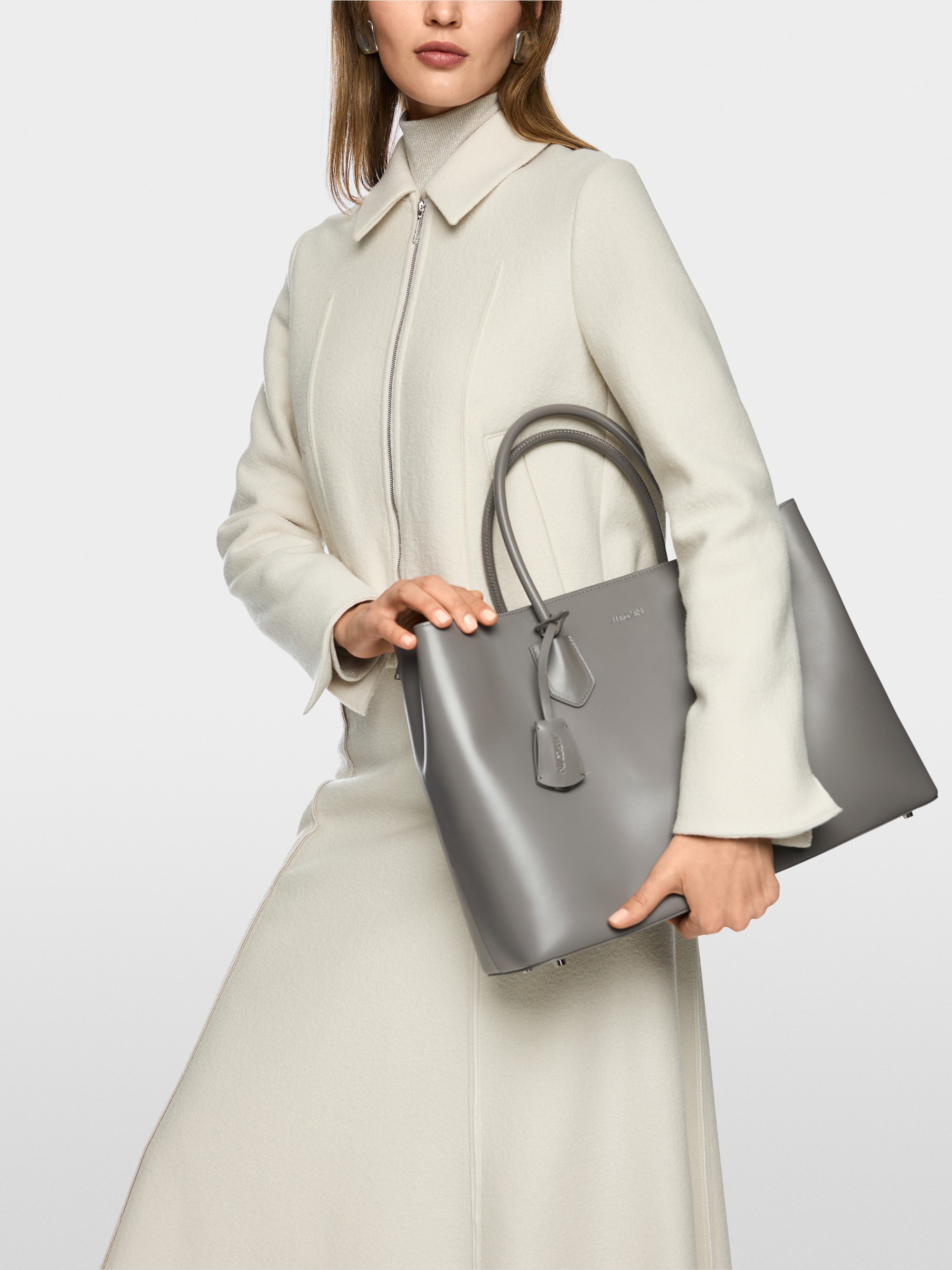 Elegante leren tas met hanger met logo