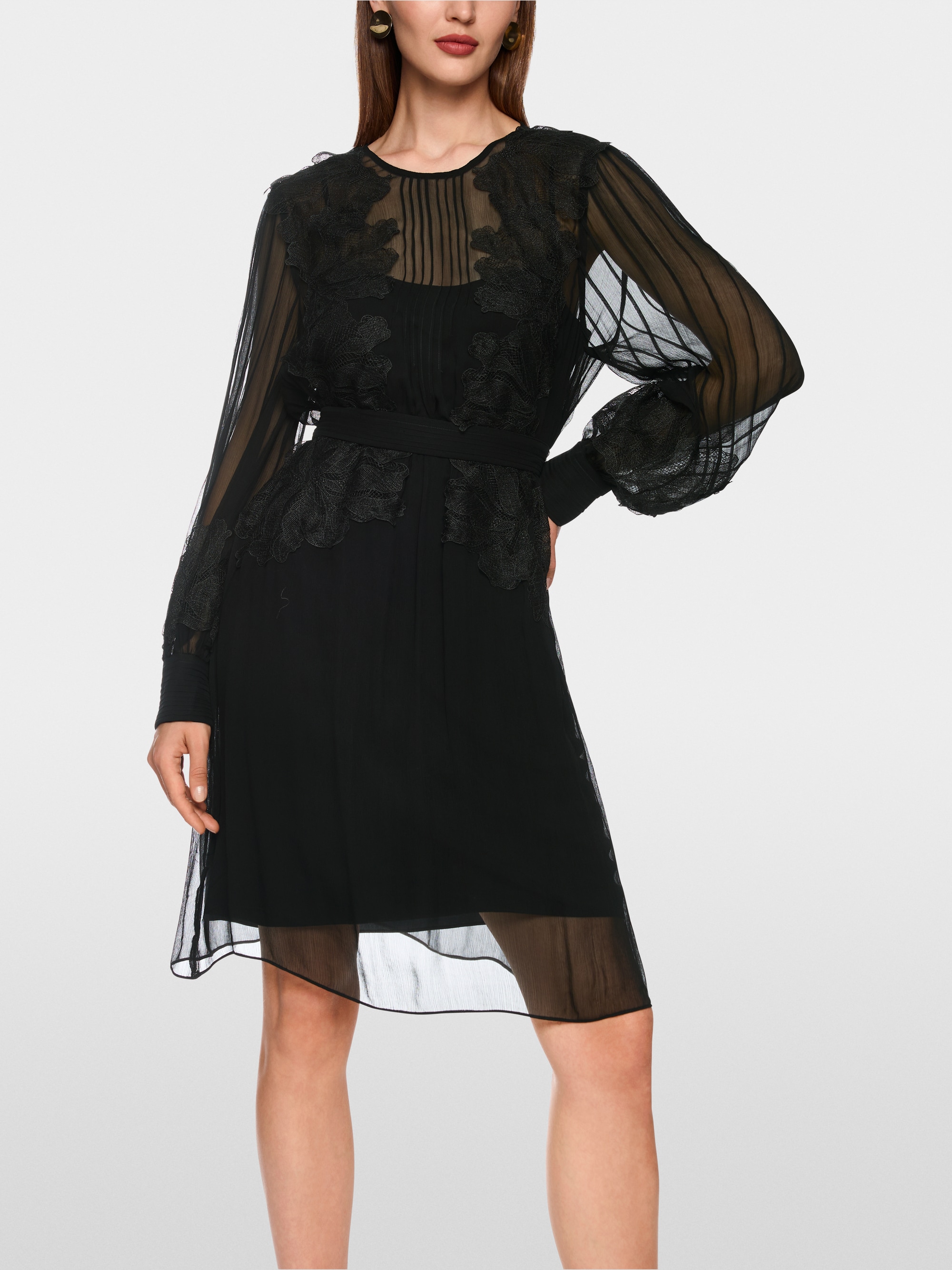 Transparentes Kleid mit Spitze