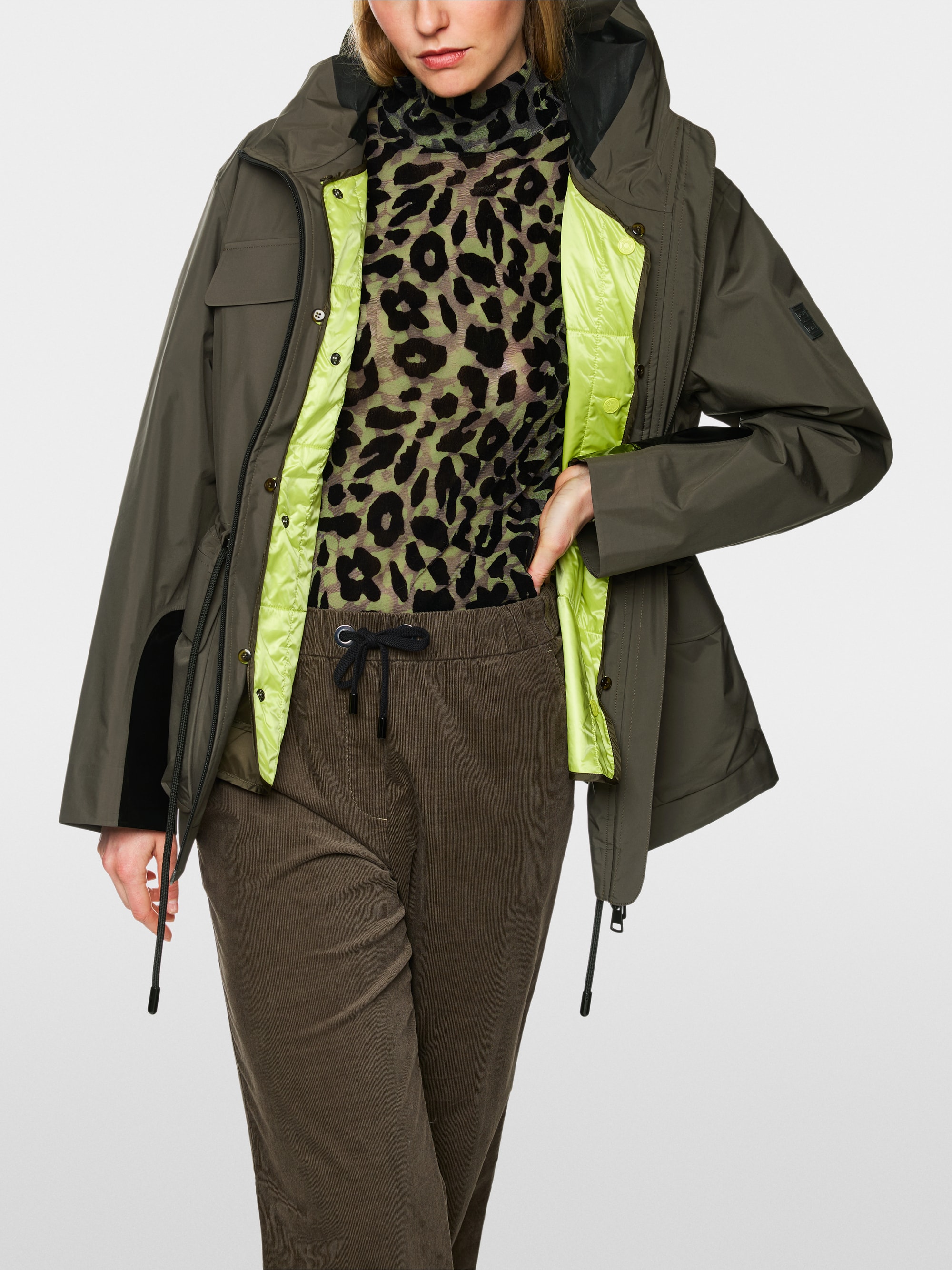 Veste outdoor avec cordon coulissant