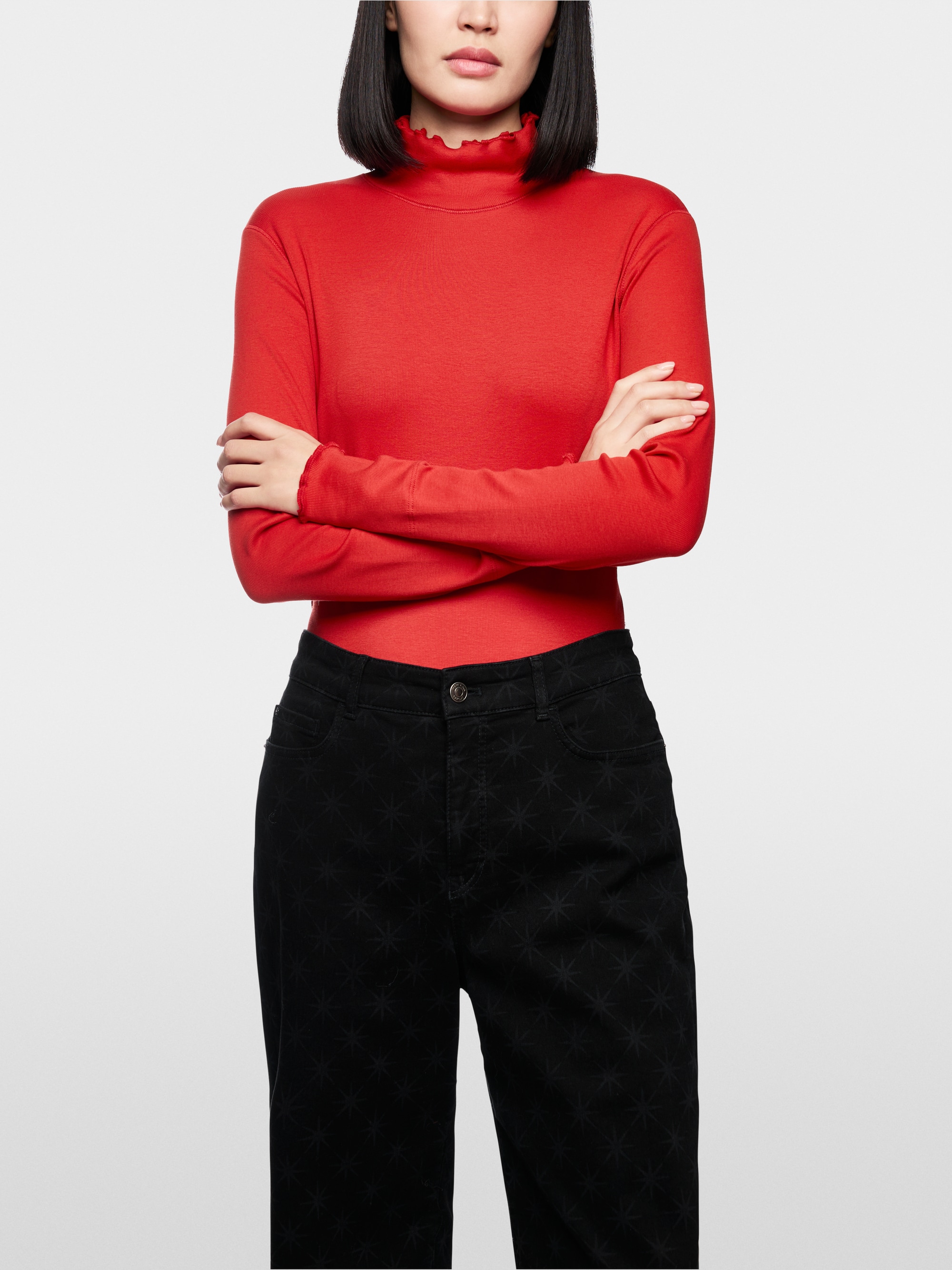 Plain long-sleeved turtleneck shirt