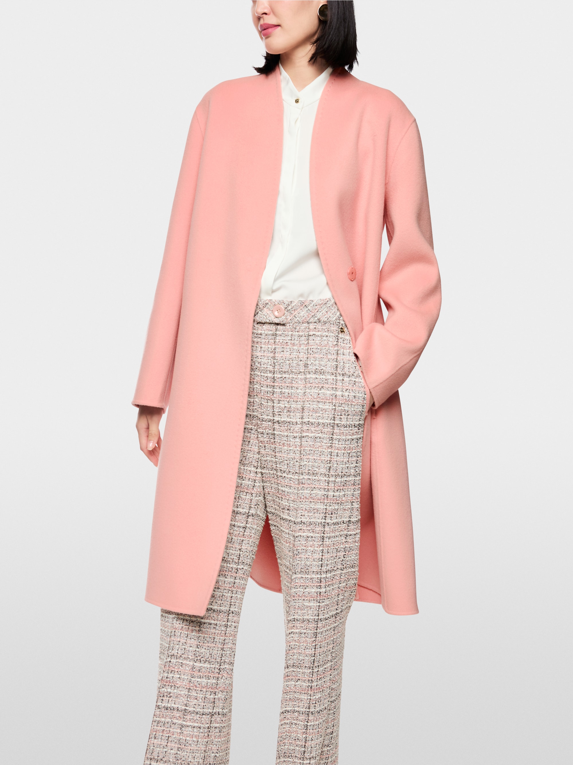 Elegant coat made of pure wool