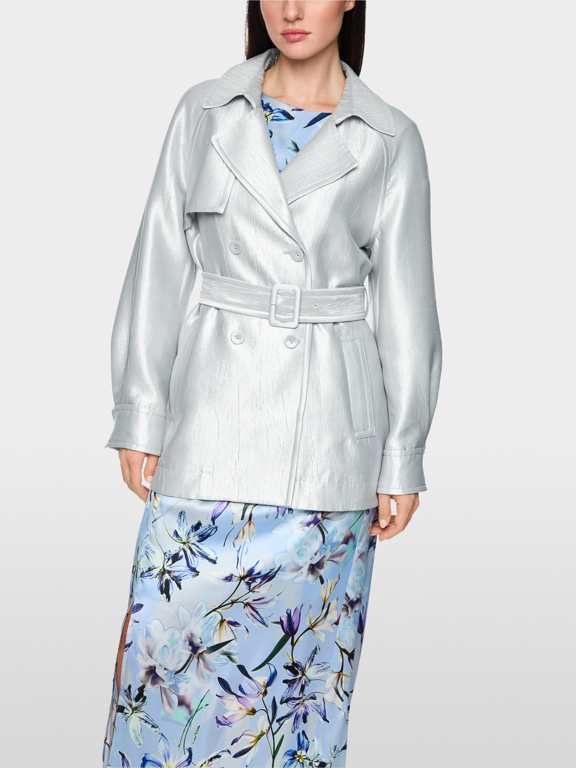 Lightweight outdoor jacket with shimmer