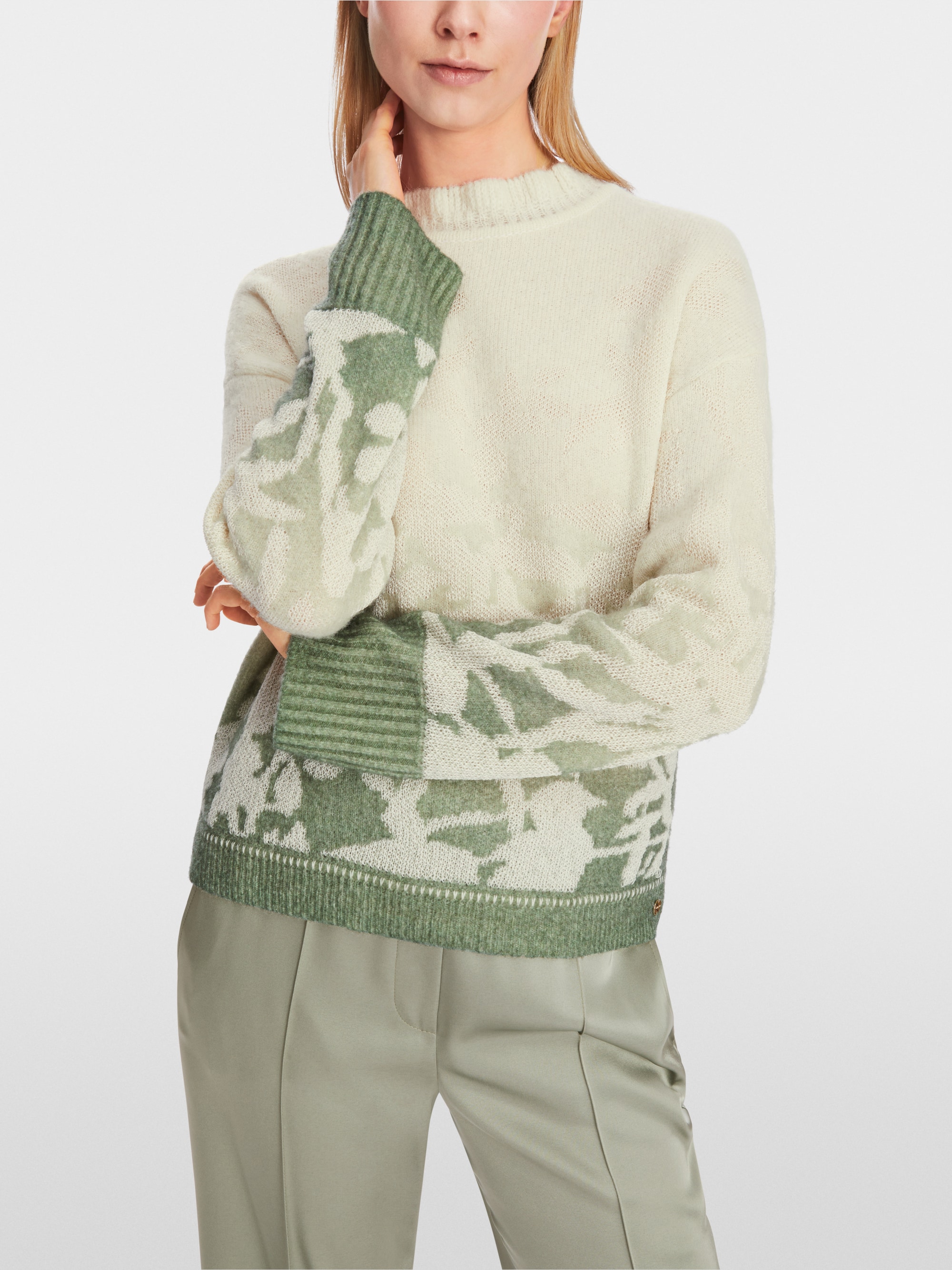 Pull floral tricoté en Allemagne