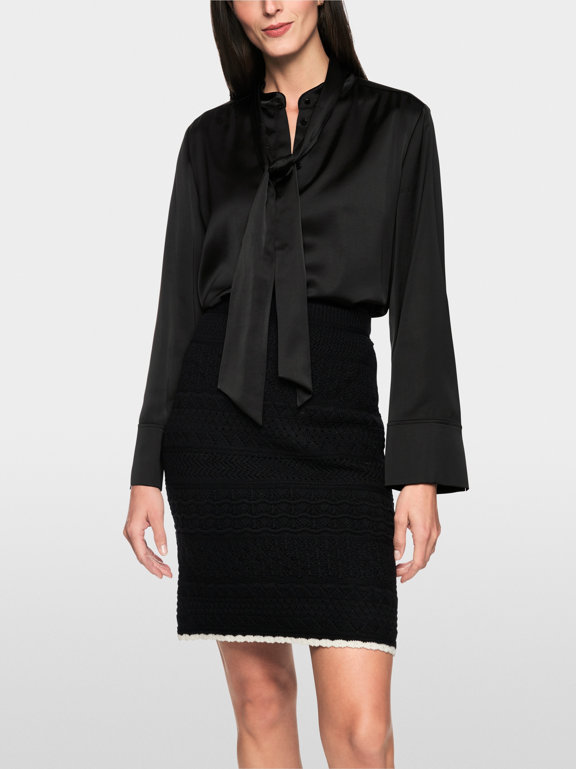 Vrouwelijke blouse met strik