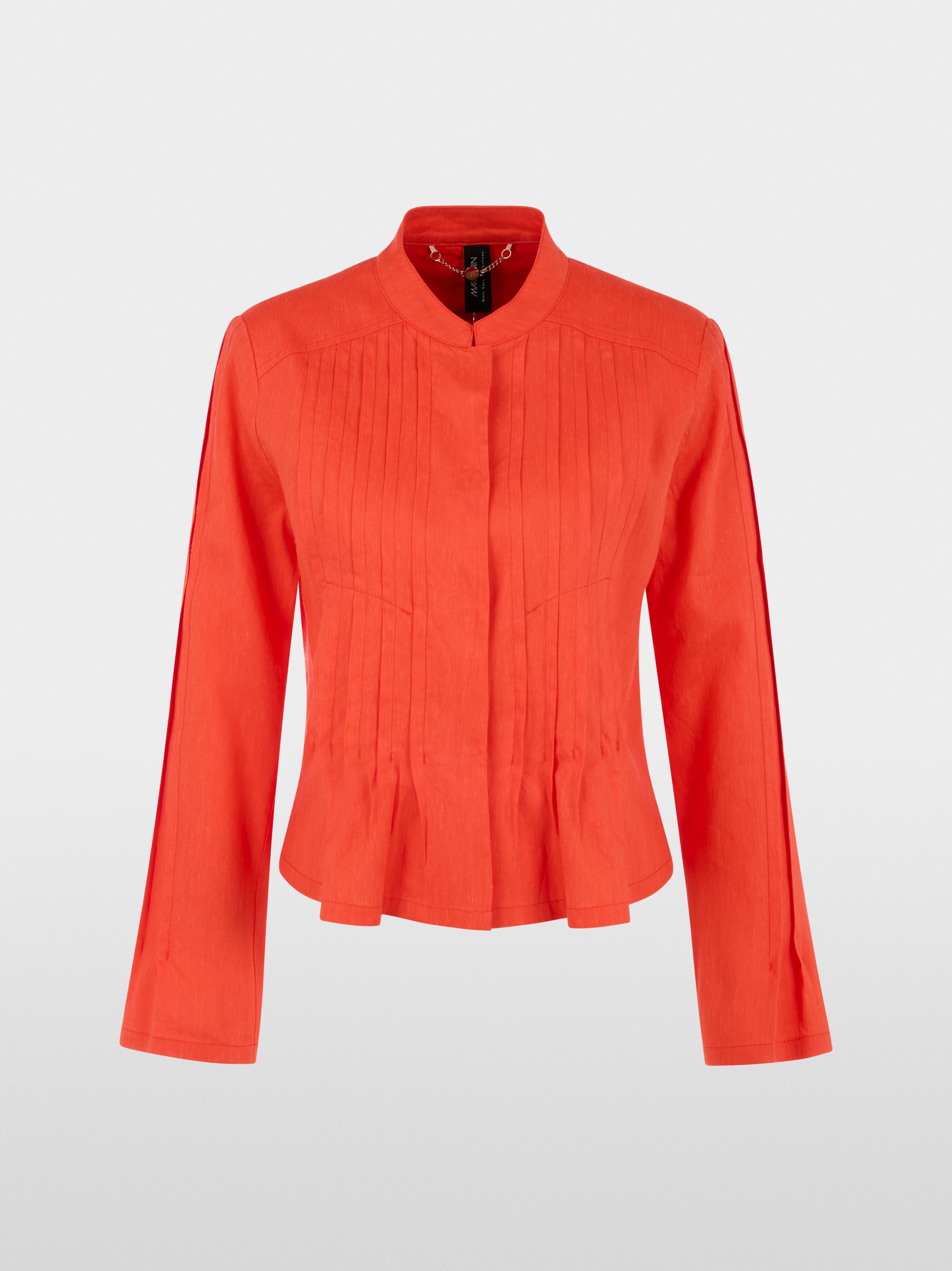 Feminine jacket with pintuck details