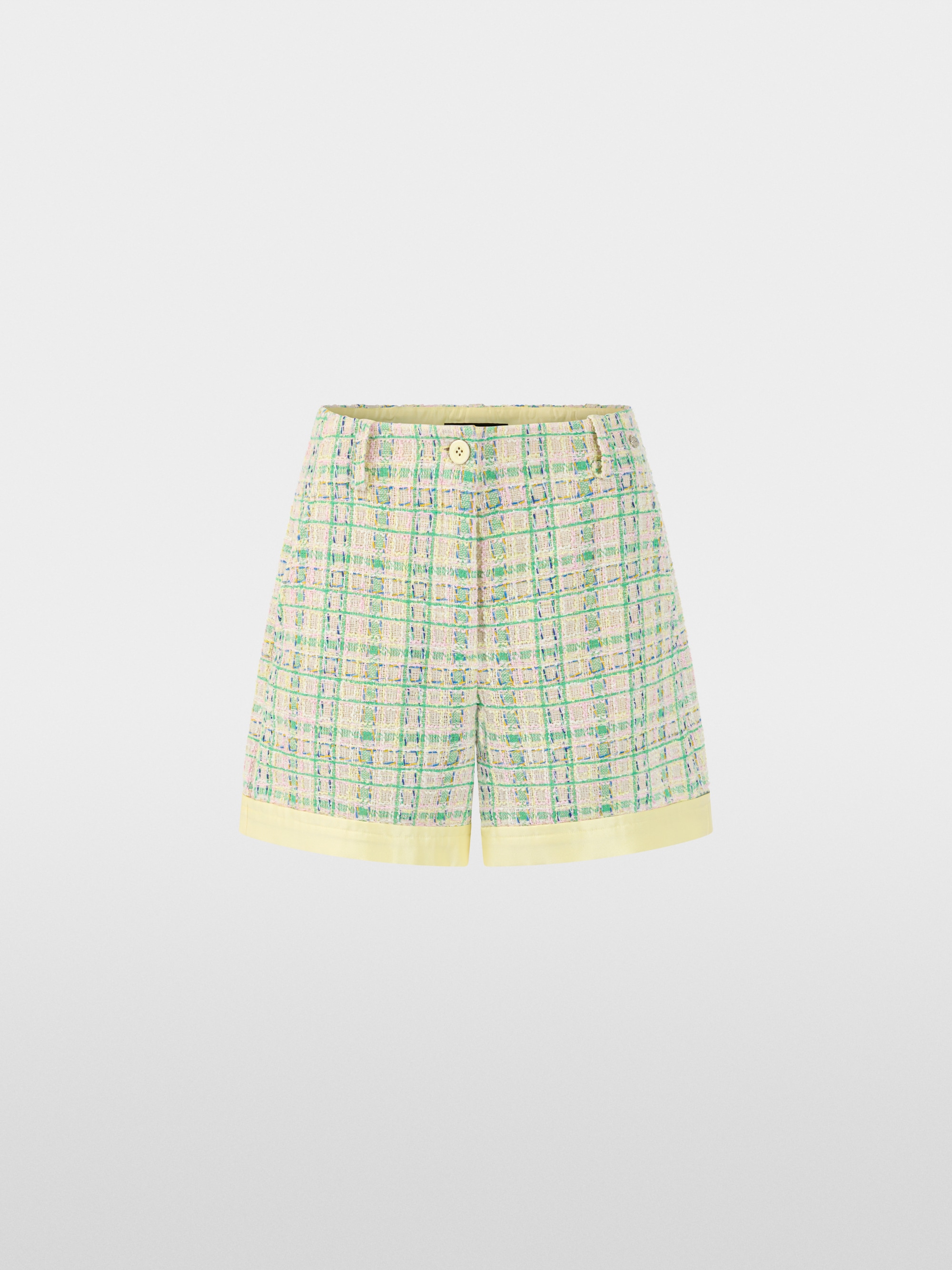 Shorts with contrasting details
