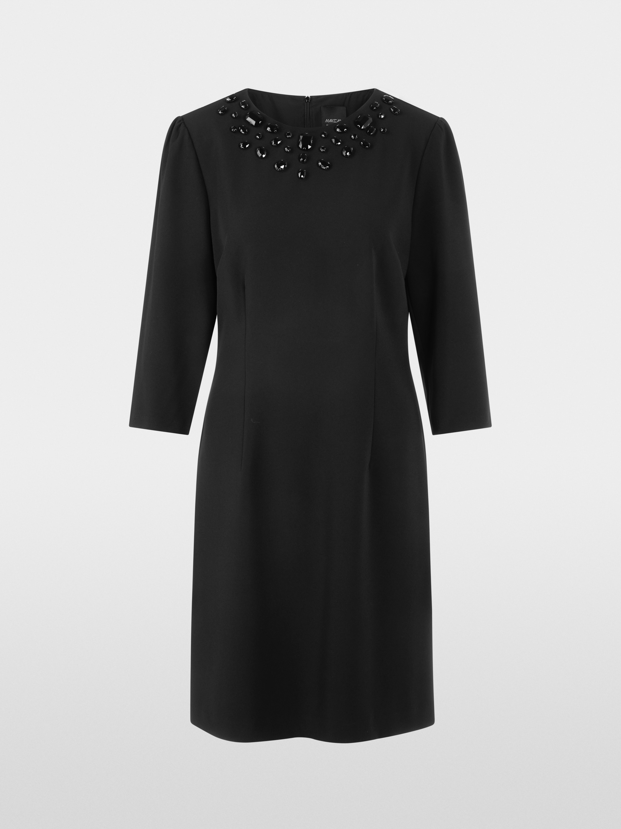 Robe avec pierres décoratives