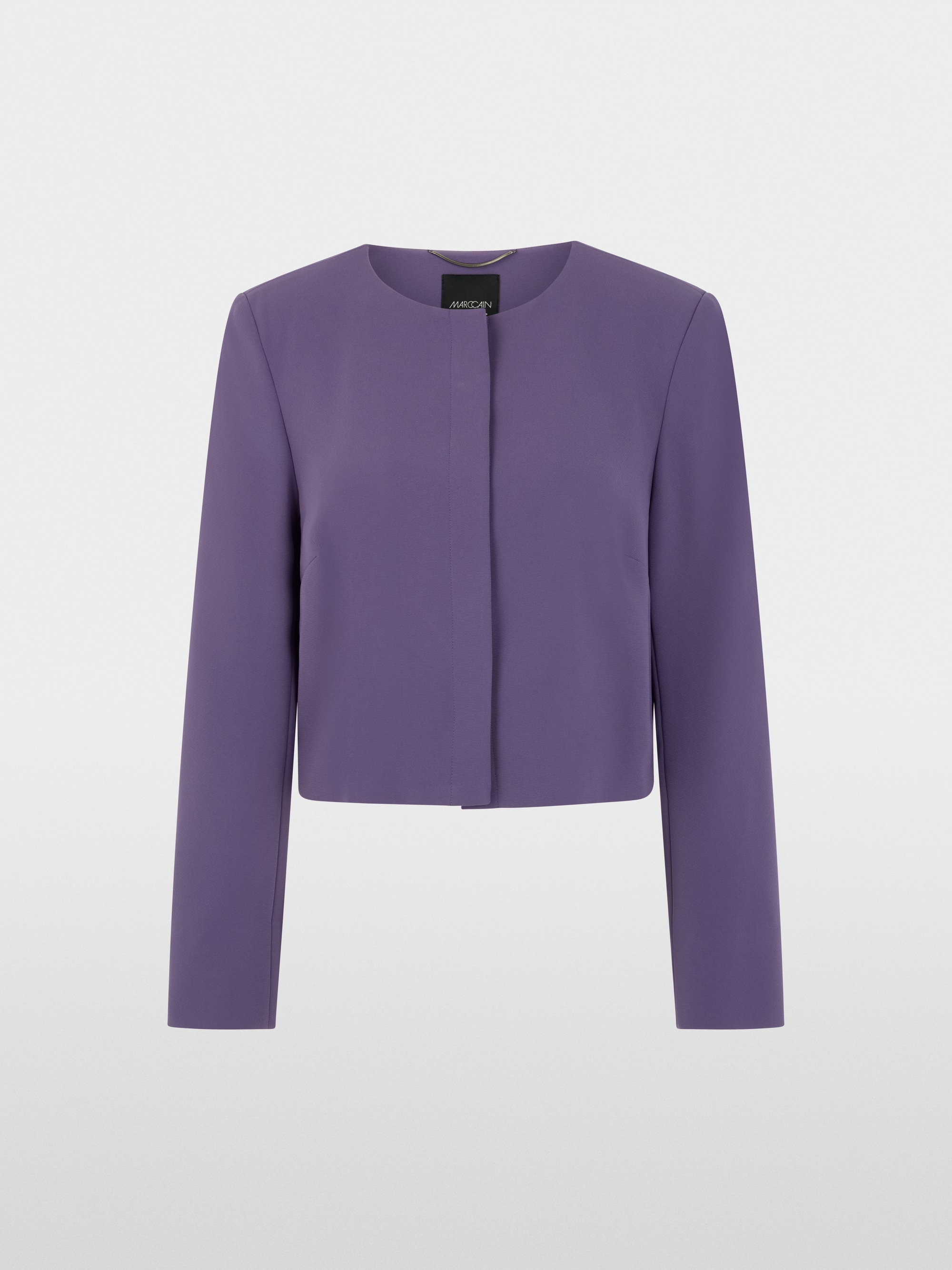 Short jacket with shoulder emphasis