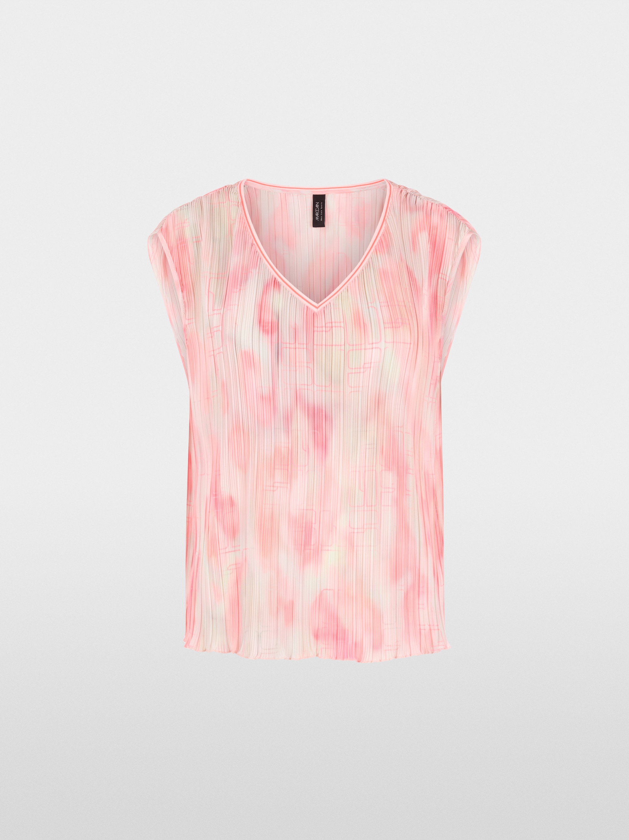 Sleeveless pleated blouse