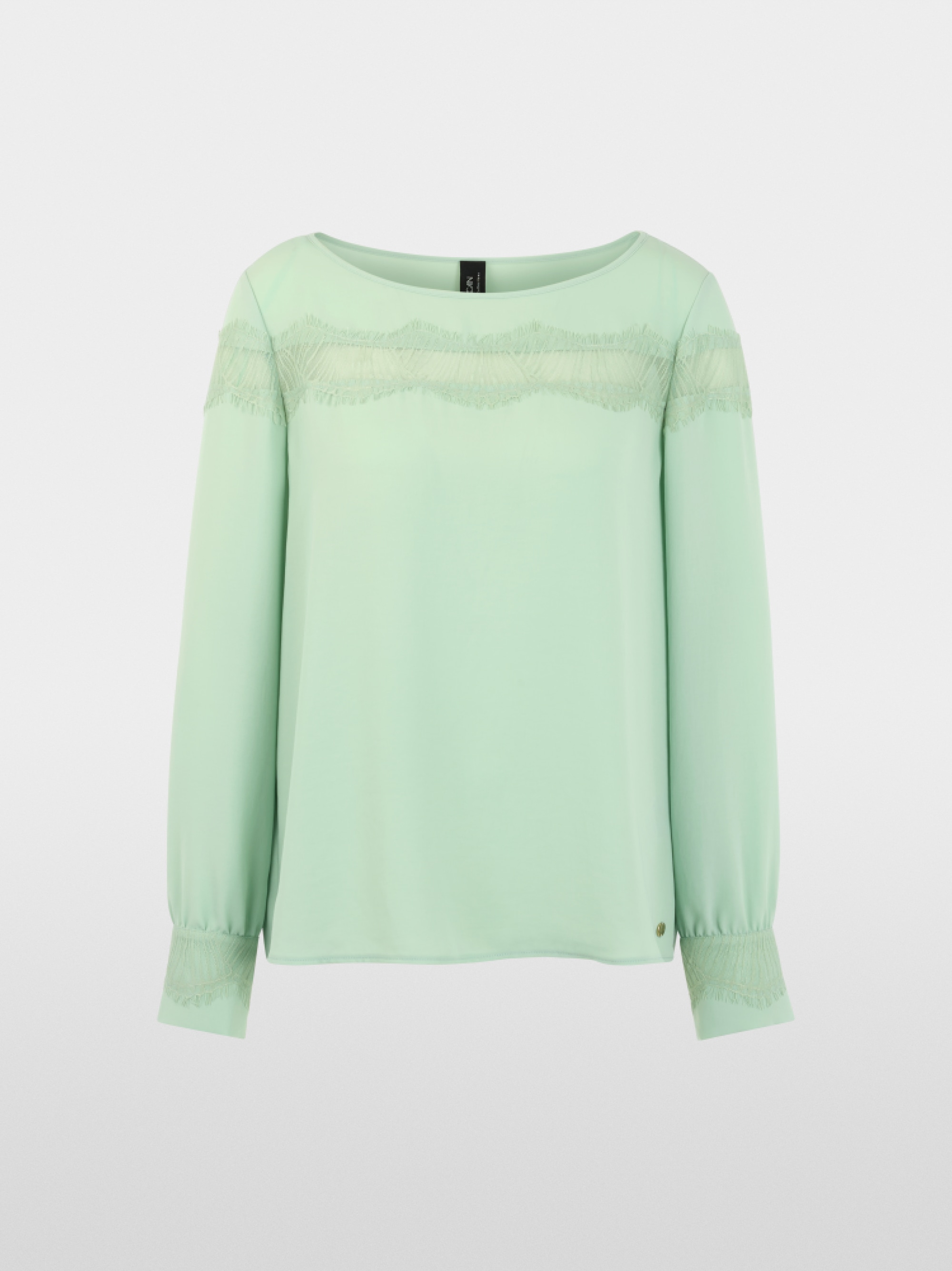 Elegant blouse with lace