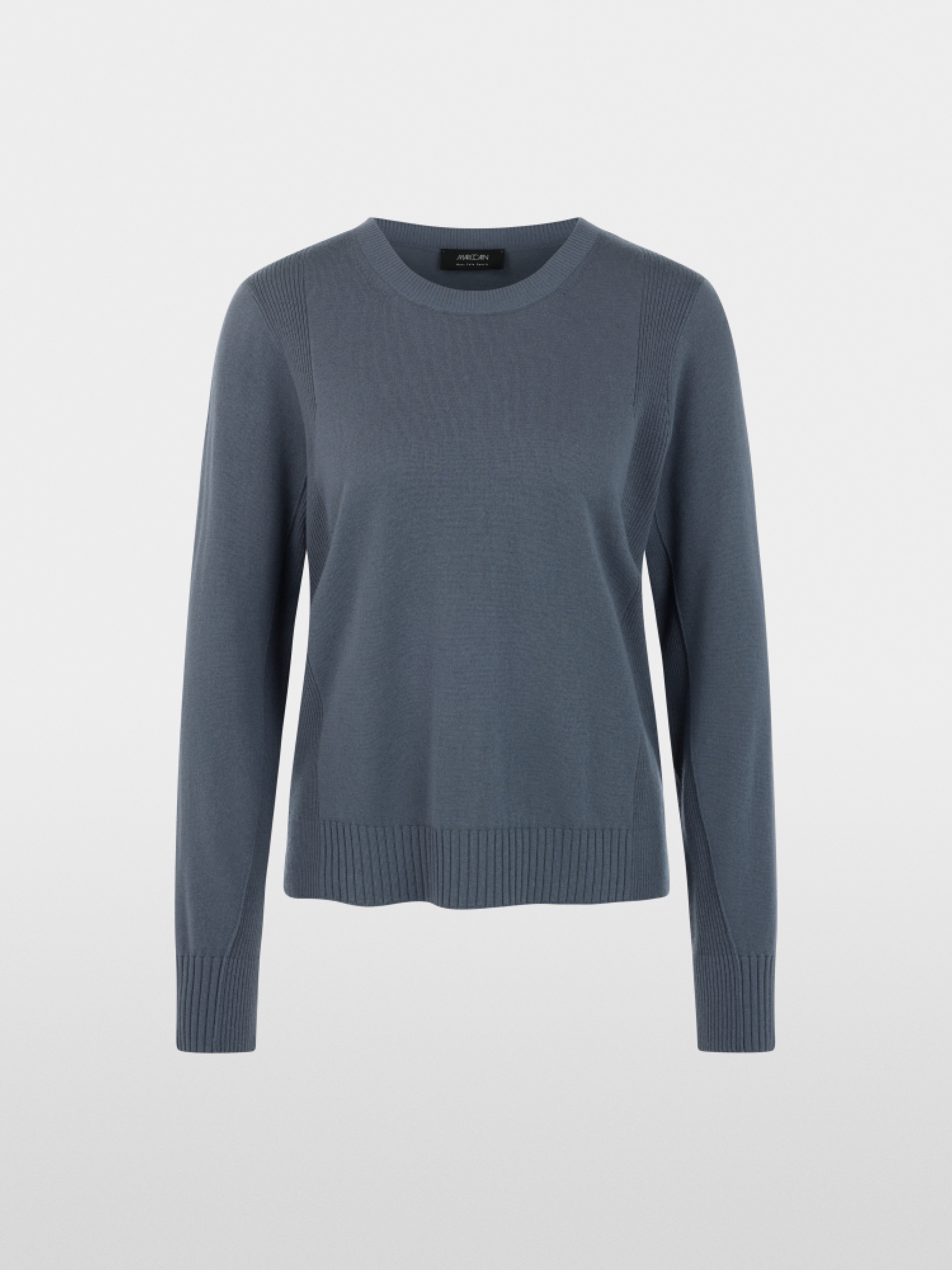 Lightweight jumper