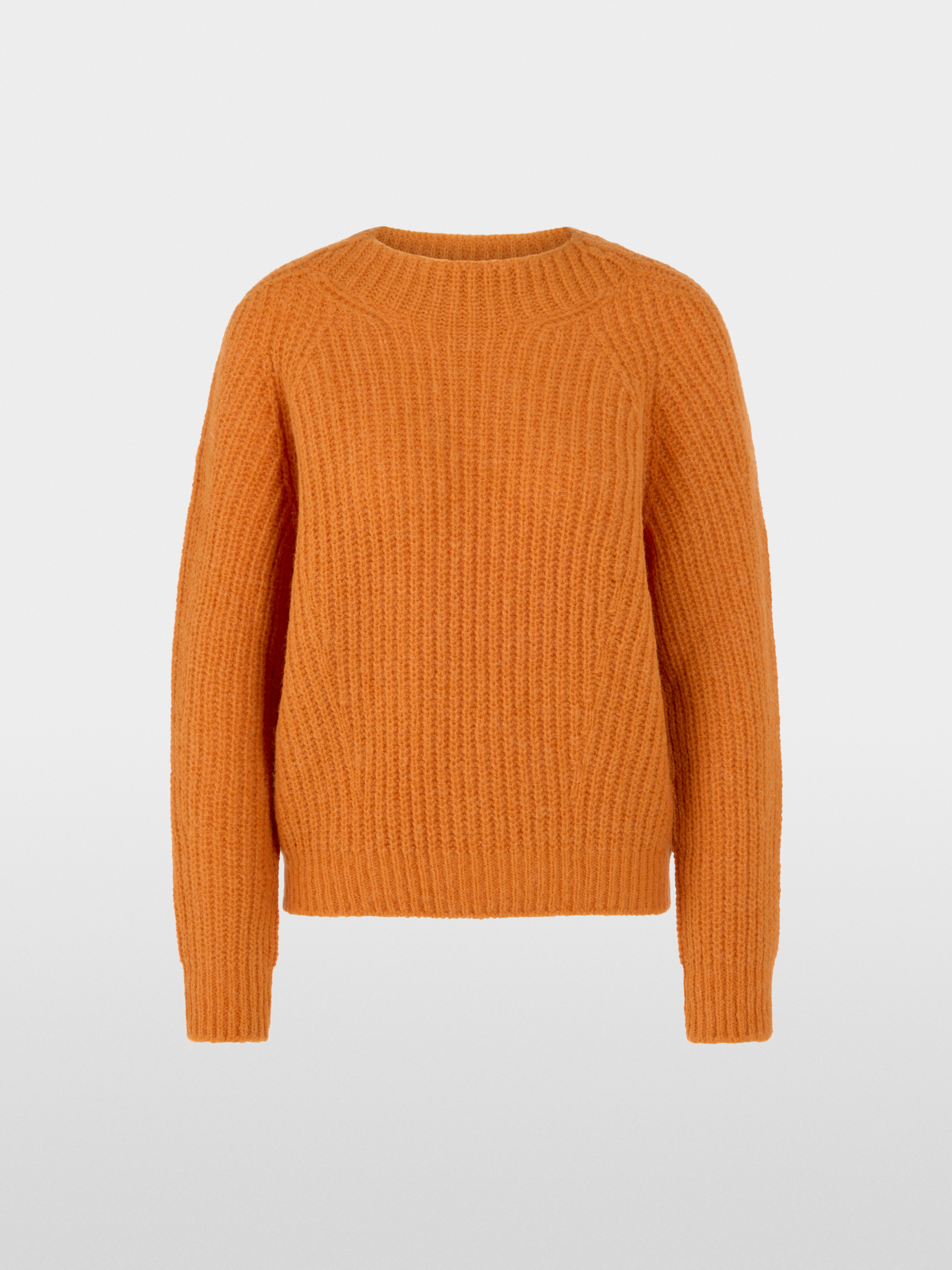 Pull Knitted in Germany