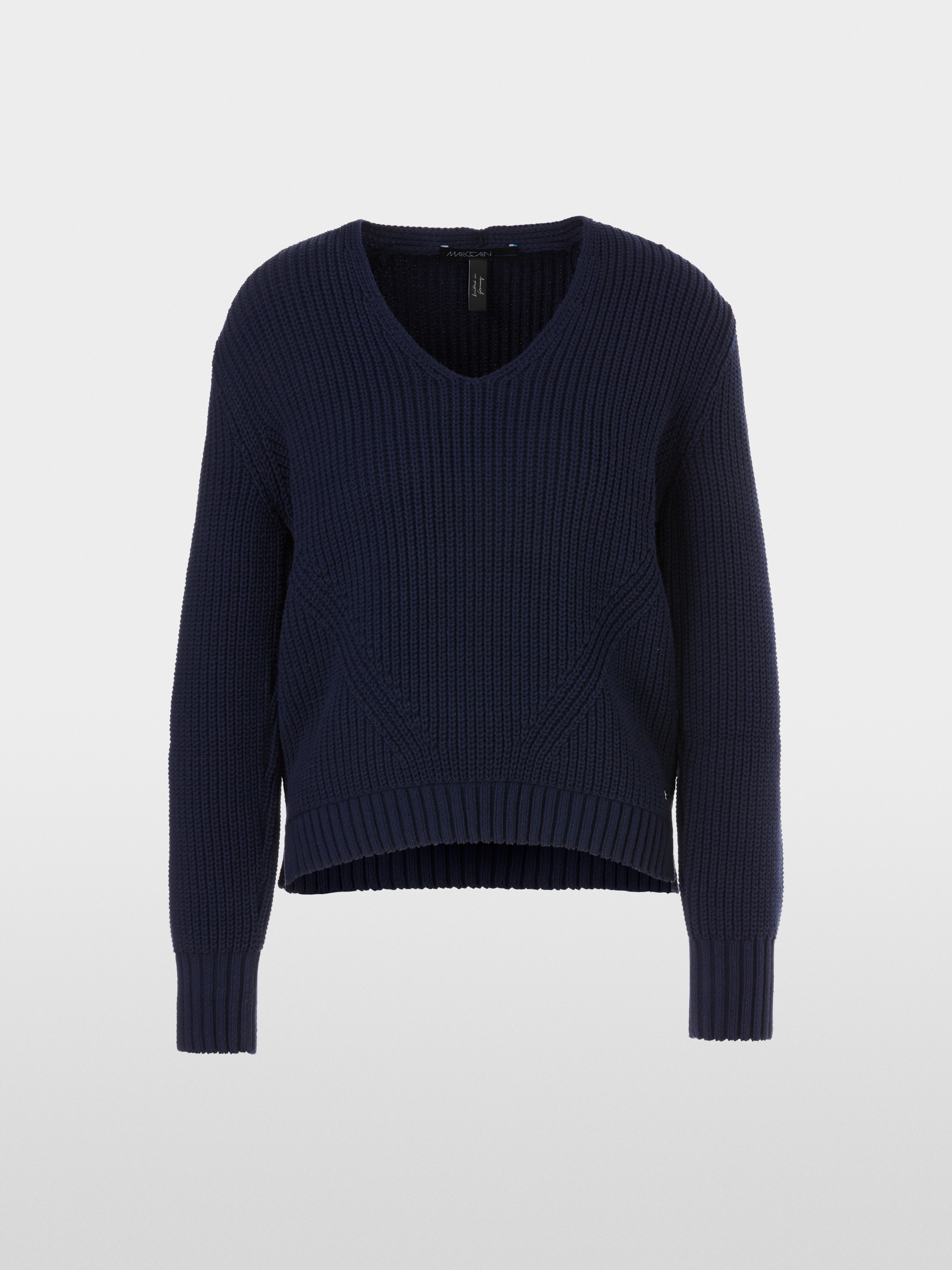 Pull encolure en V tricoté en Allemagne